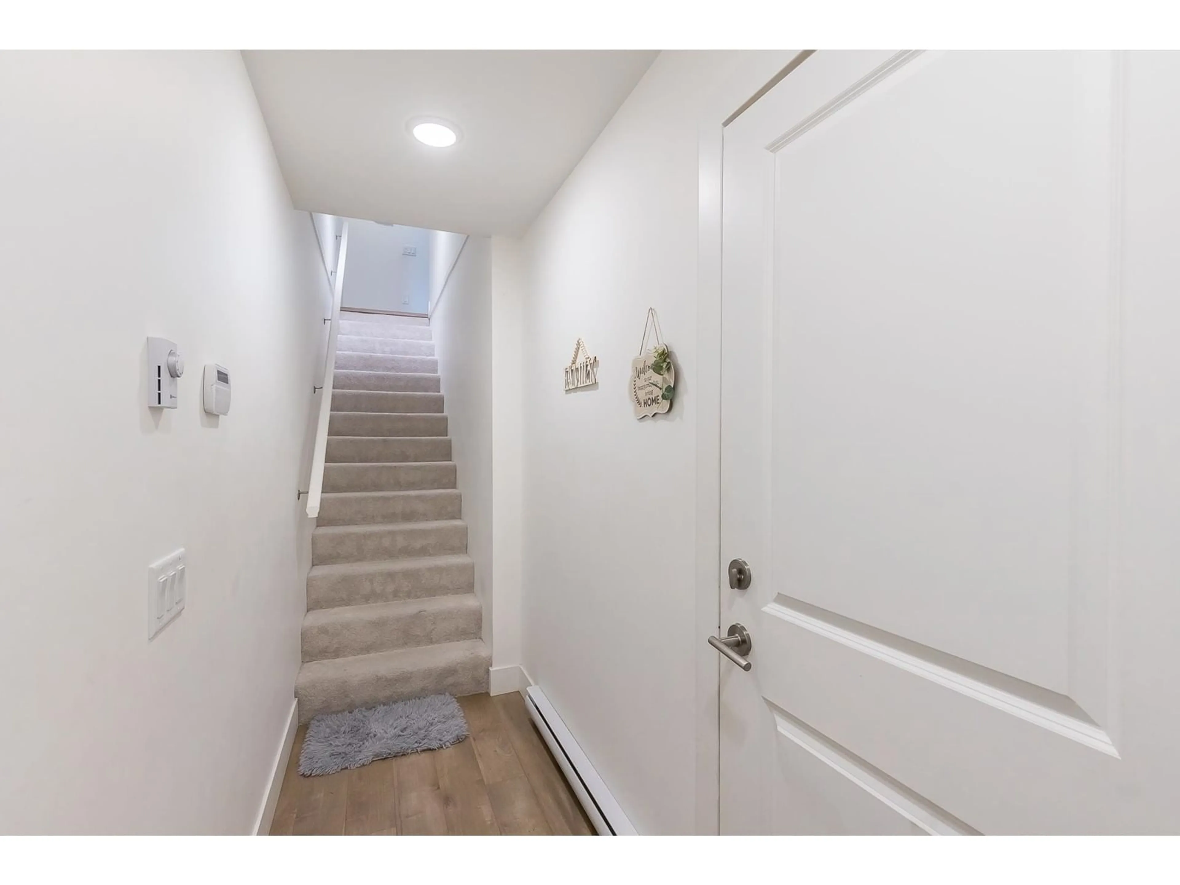 Indoor entryway, unknown floor for 702 2267 MCKENZIE ROAD, Abbotsford British Columbia V2S3Z8