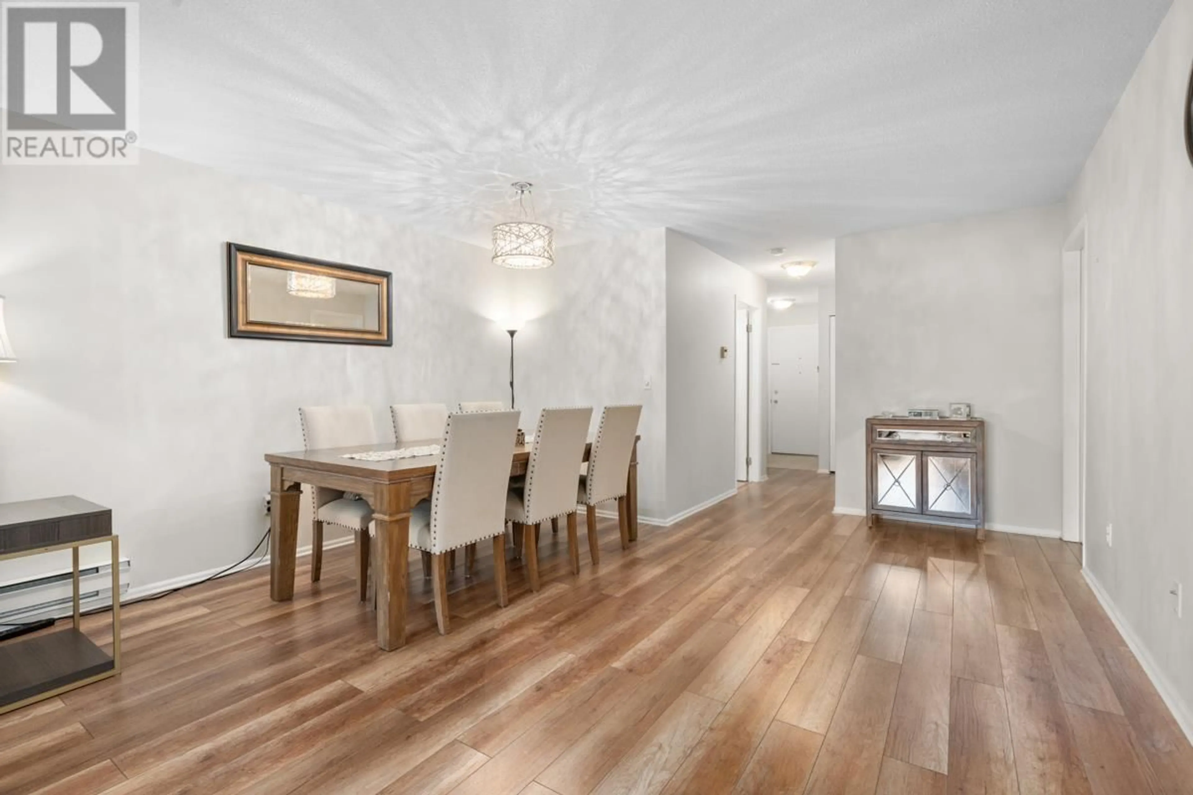 Dining room, wood floors, cottage for 303 106 W KINGS ROAD, North Vancouver British Columbia V7N2L8