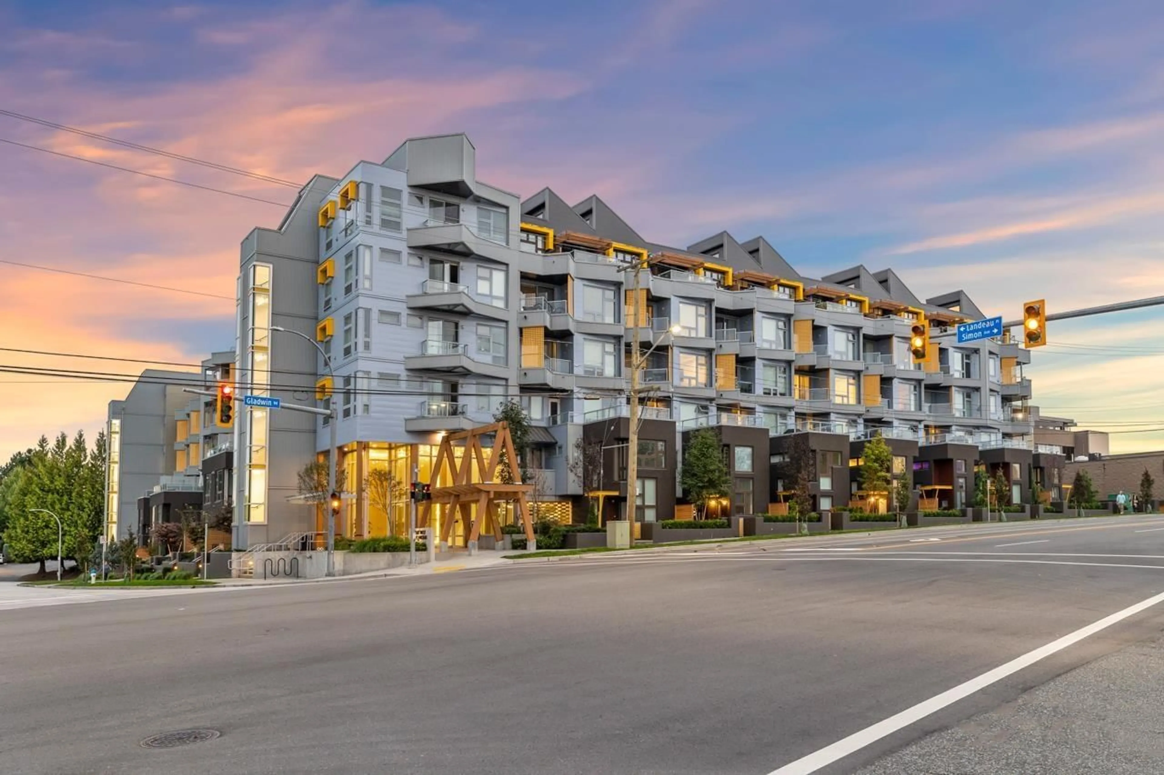 A pic from exterior of the house or condo, the front or back of building for 105 32838 LANDEAU PLACE, Abbotsford British Columbia V2S0M6