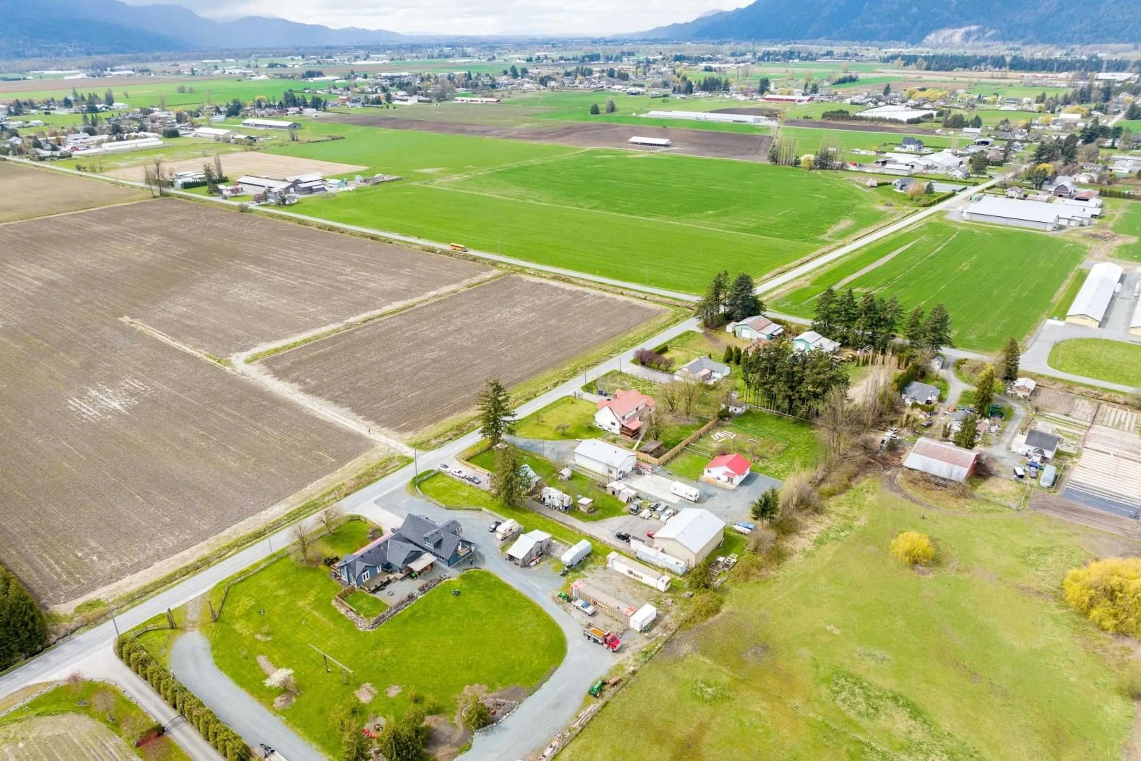 Frontside or backside of a home, the street view for 43275 ADAMS ROAD, Chilliwack British Columbia V2R4L1