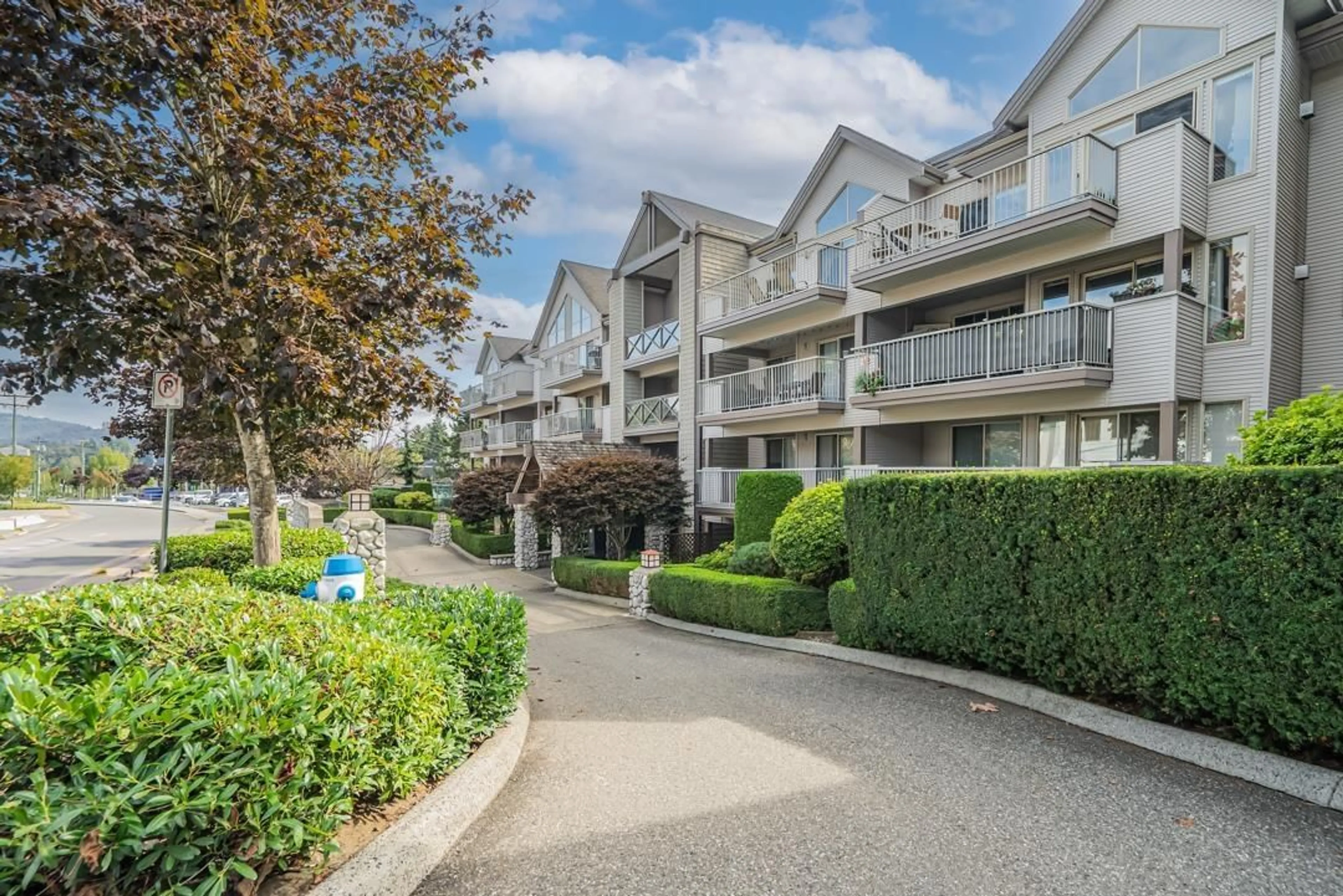 A pic from exterior of the house or condo, the street view for 104 33478 ROBERTS AVENUE, Abbotsford British Columbia V2S8E1