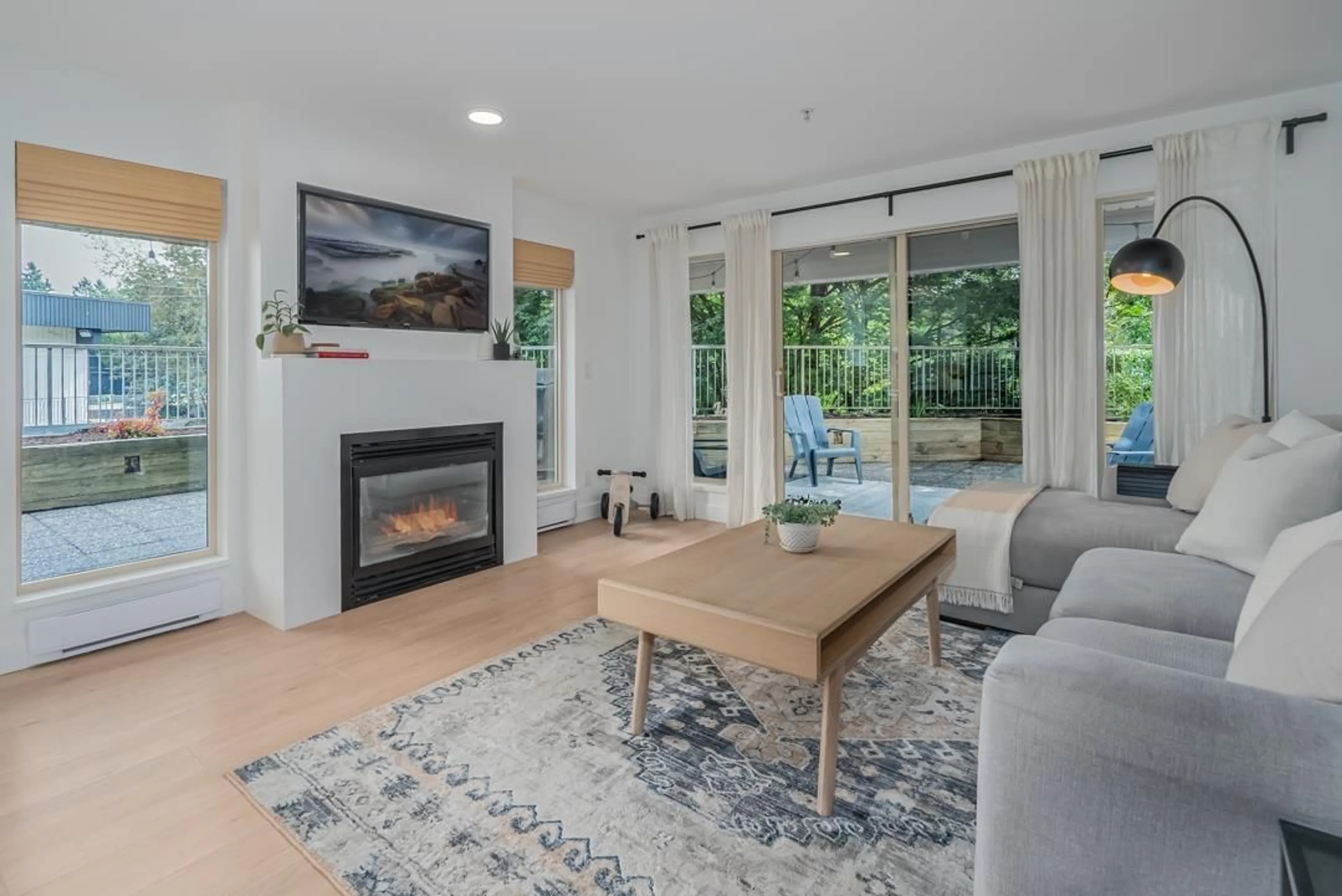 Living room, wood floors for 104 33478 ROBERTS AVENUE, Abbotsford British Columbia V2S8E1