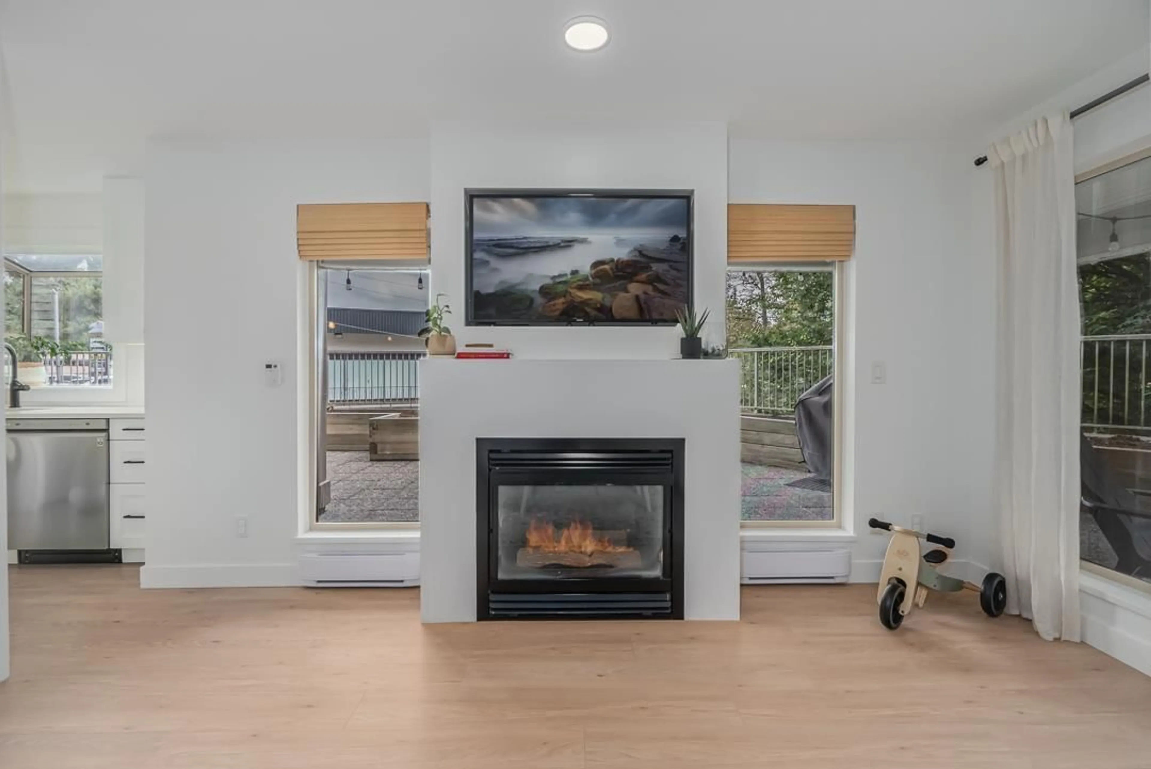 A pic of a room, wood floors for 104 33478 ROBERTS AVENUE, Abbotsford British Columbia V2S8E1