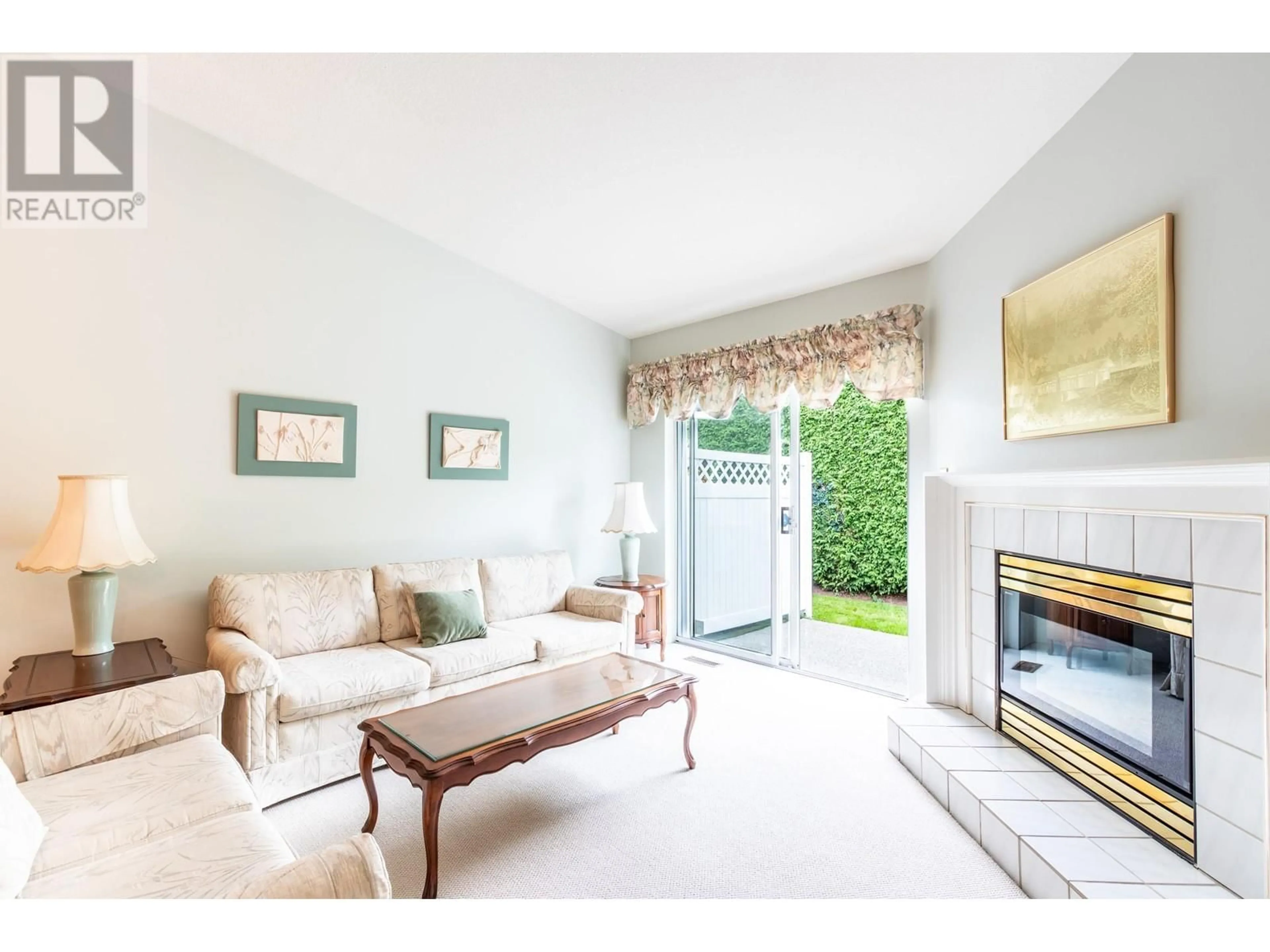 Living room, wood floors for 36 23580 DEWDNEY TRUNK ROAD, Maple Ridge British Columbia V2X0S8