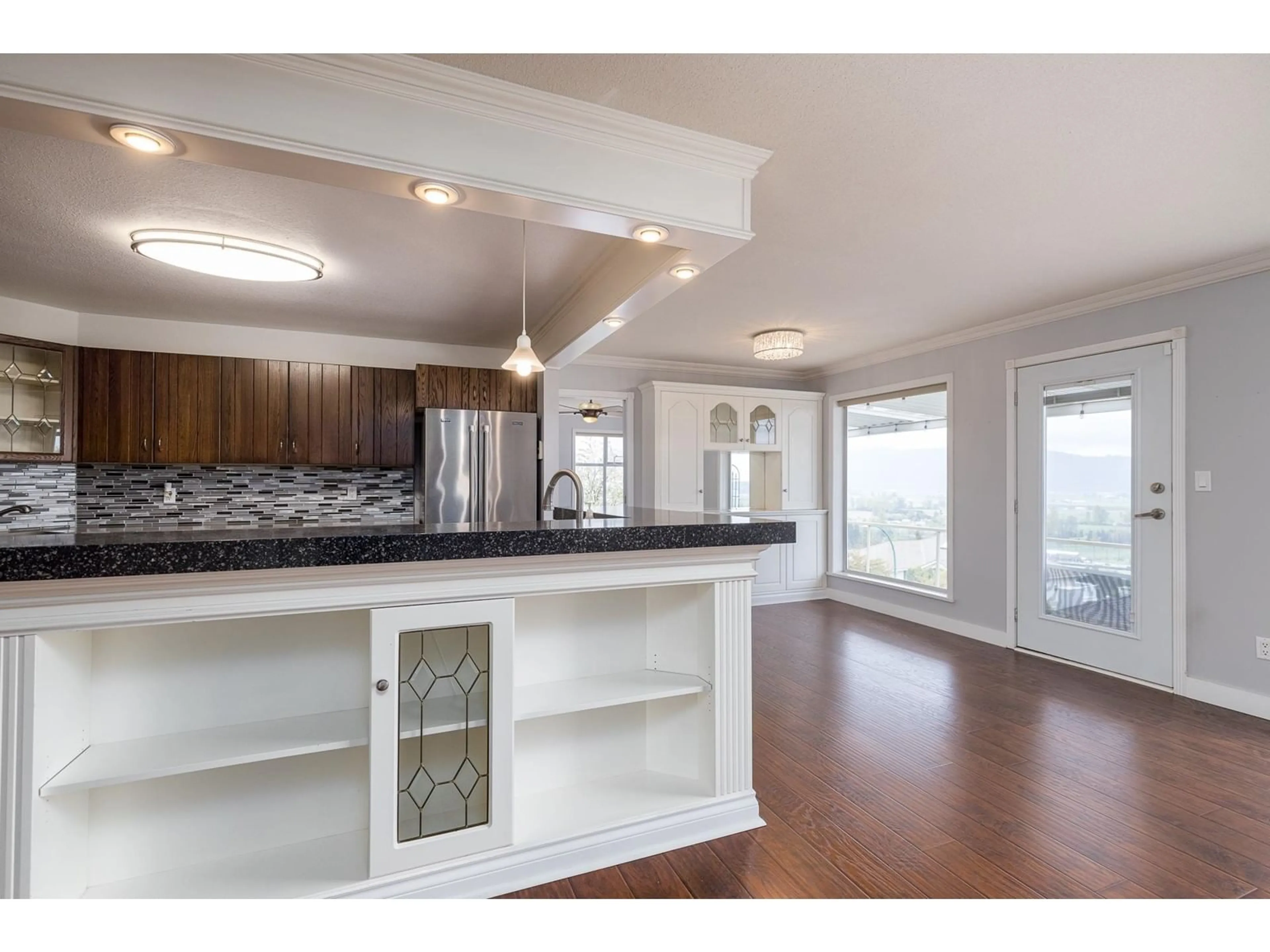 Open concept kitchen for 35790 CANTERBURY AVENUE, Abbotsford British Columbia V3G1G2