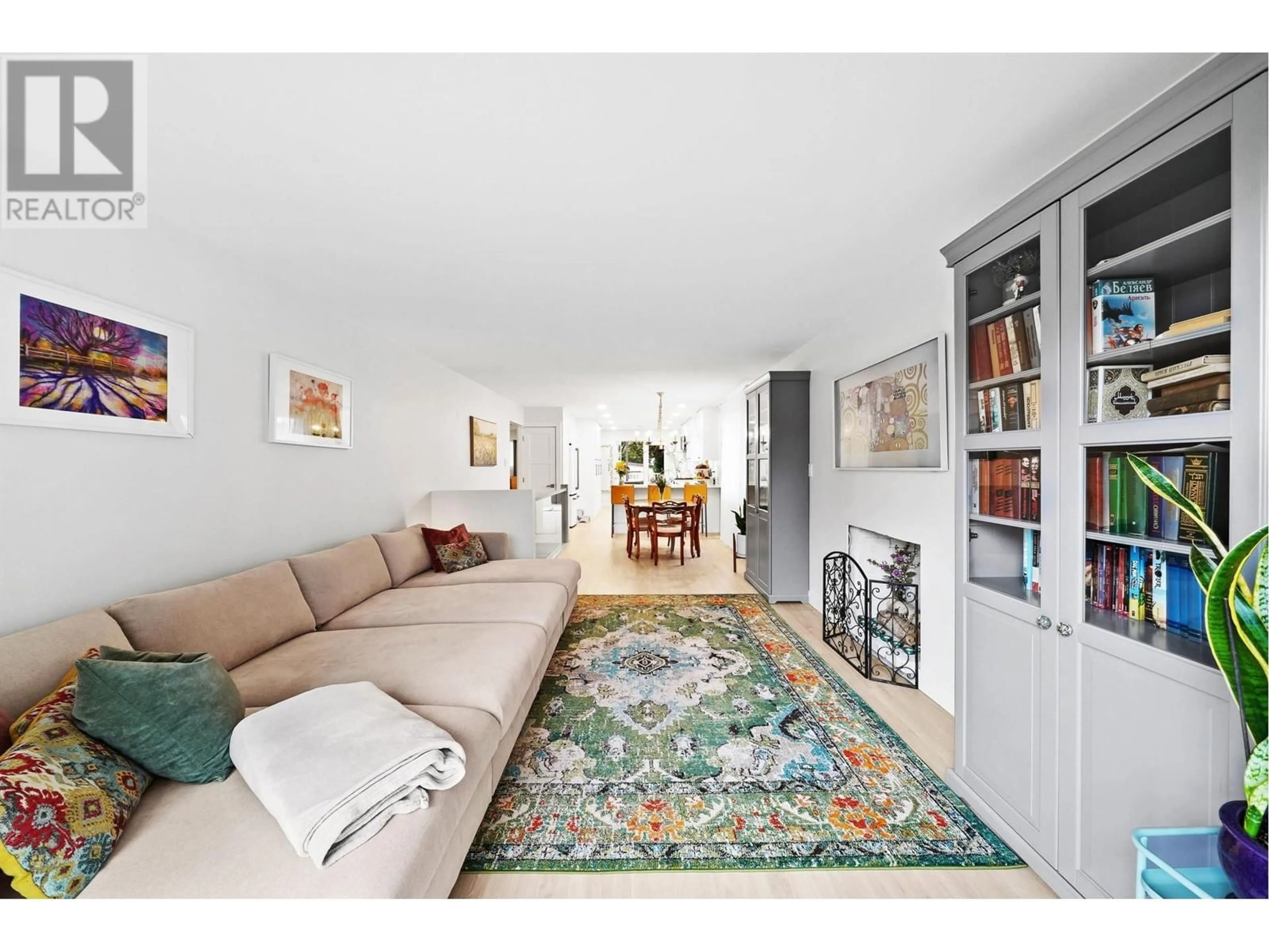 Living room, wood floors for 82 ONTARIO PLACE, Vancouver British Columbia V5W1R9