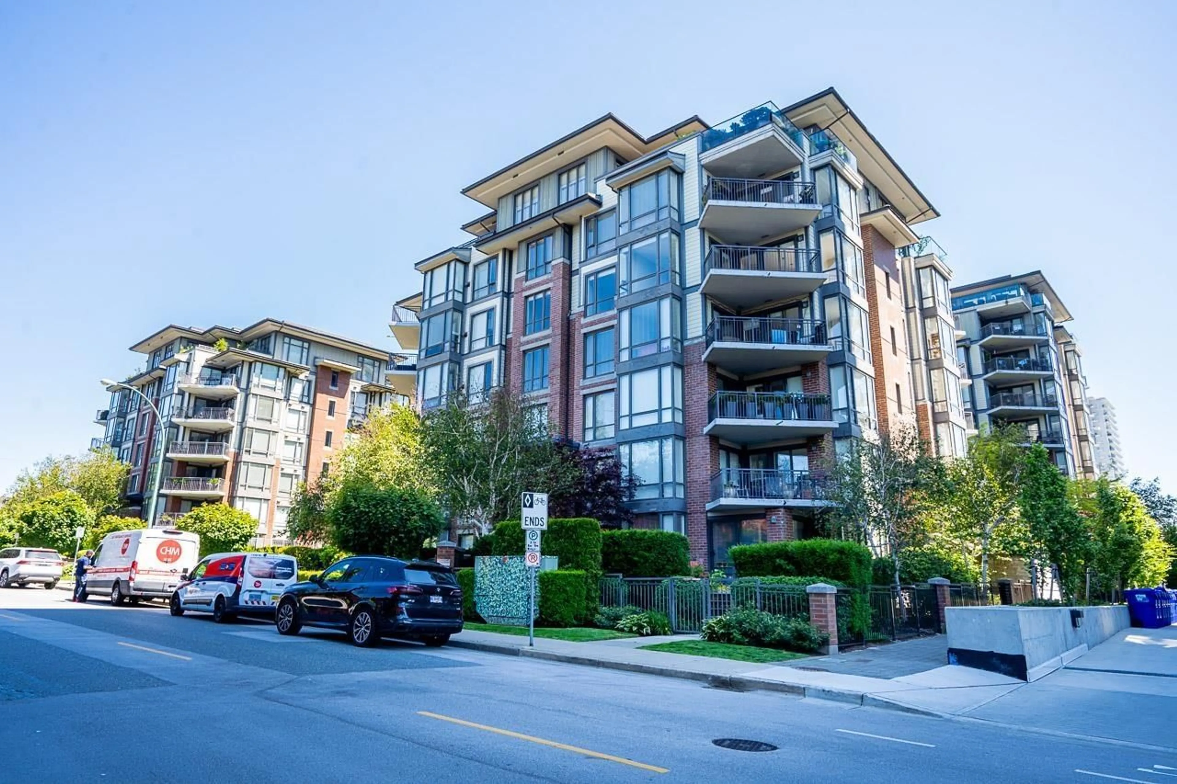 A pic from exterior of the house or condo, the street view for 502 1550 MARTIN STREET, White Rock British Columbia V4B5M3