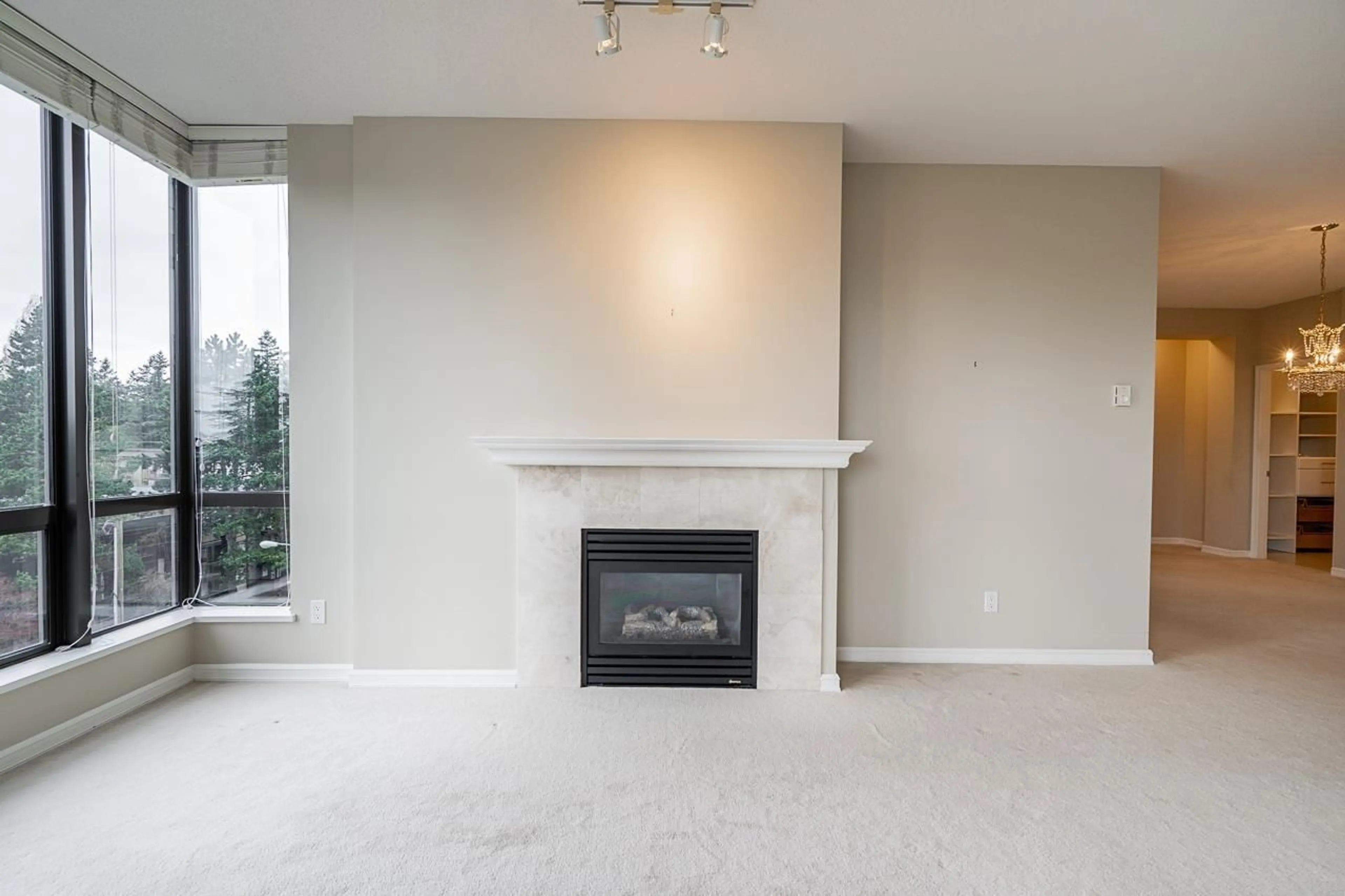 A pic of a room, wood floors for 502 1550 MARTIN STREET, White Rock British Columbia V4B5M3