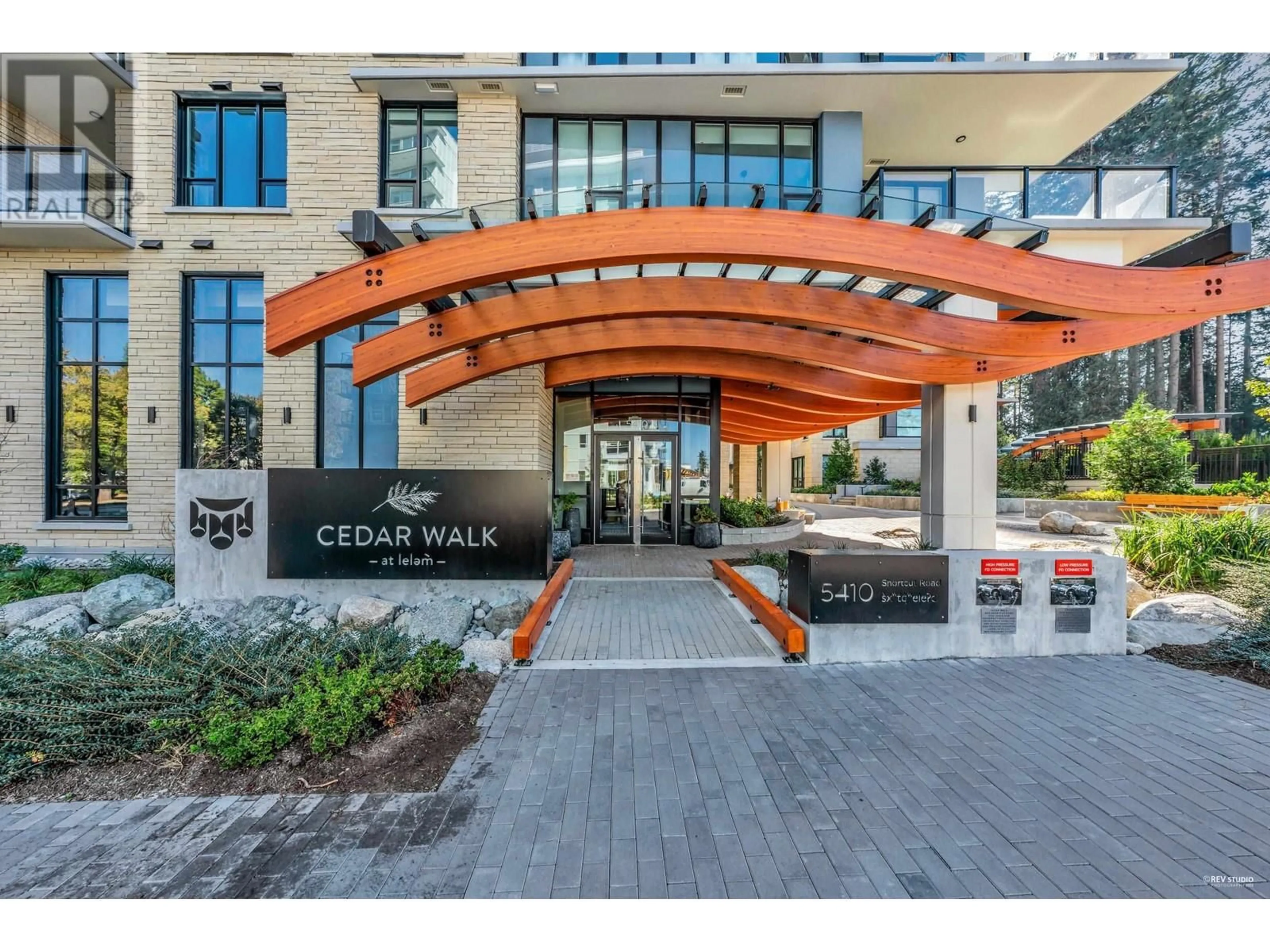 Indoor entryway for 101 5410 SHORTCUT ROAD, Vancouver British Columbia V6T0C8