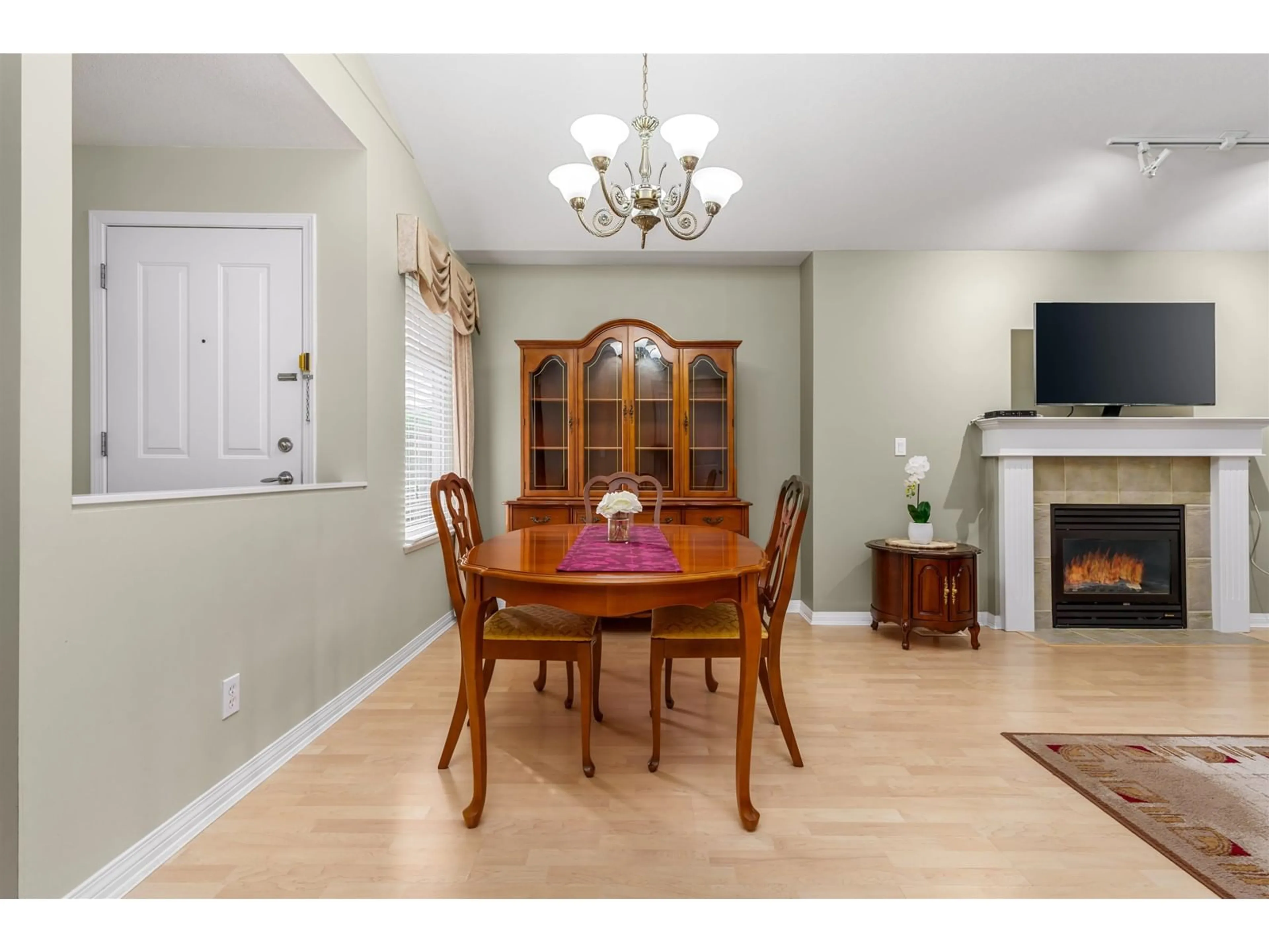 Dining room, wood floors, cottage for 70 8888 151 STREET, Surrey British Columbia V3R0Z9