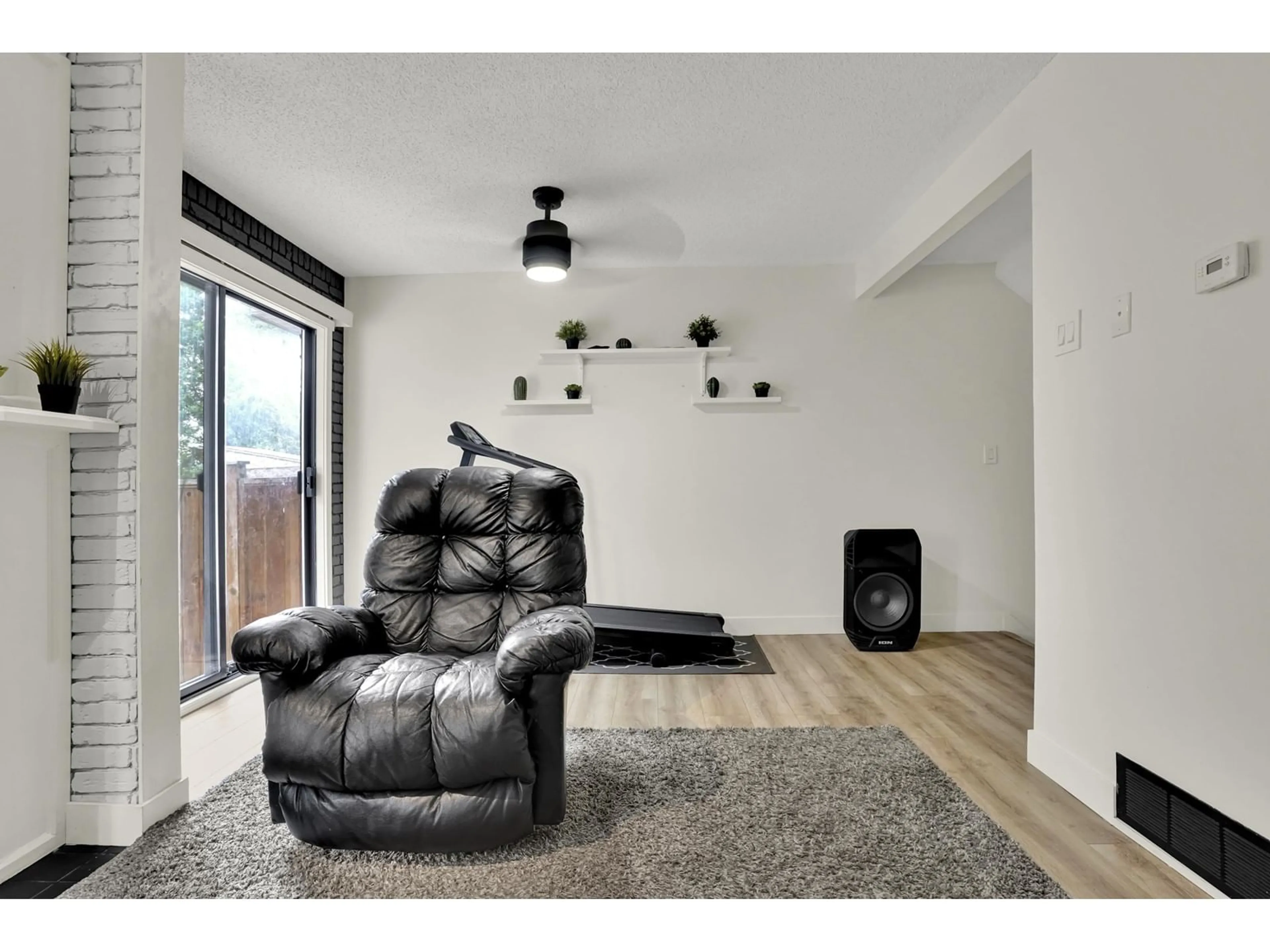 Living room, wood floors for 16 32705 FRASER CRESCENT, Mission British Columbia V2V1C9