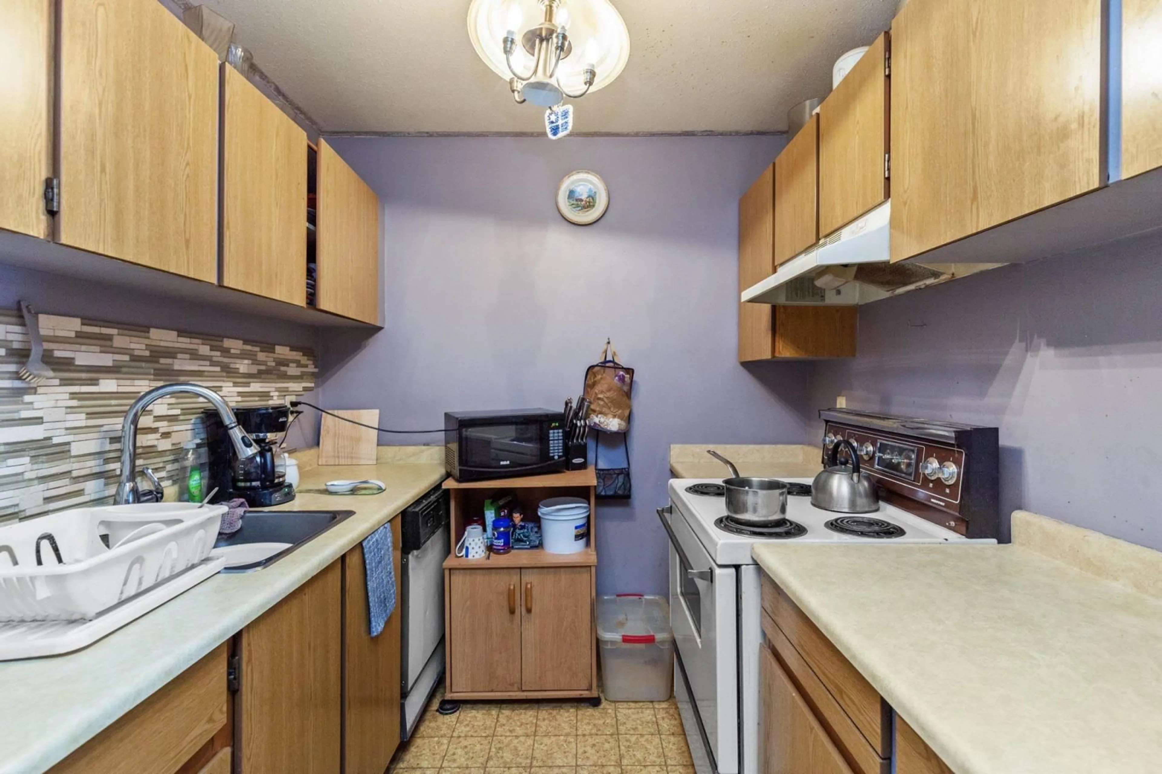 Standard kitchen, unknown floor, cottage for 302 45744 SPADINA AVENUE|Chilliwack Down, Chilliwack British Columbia V2P1T6