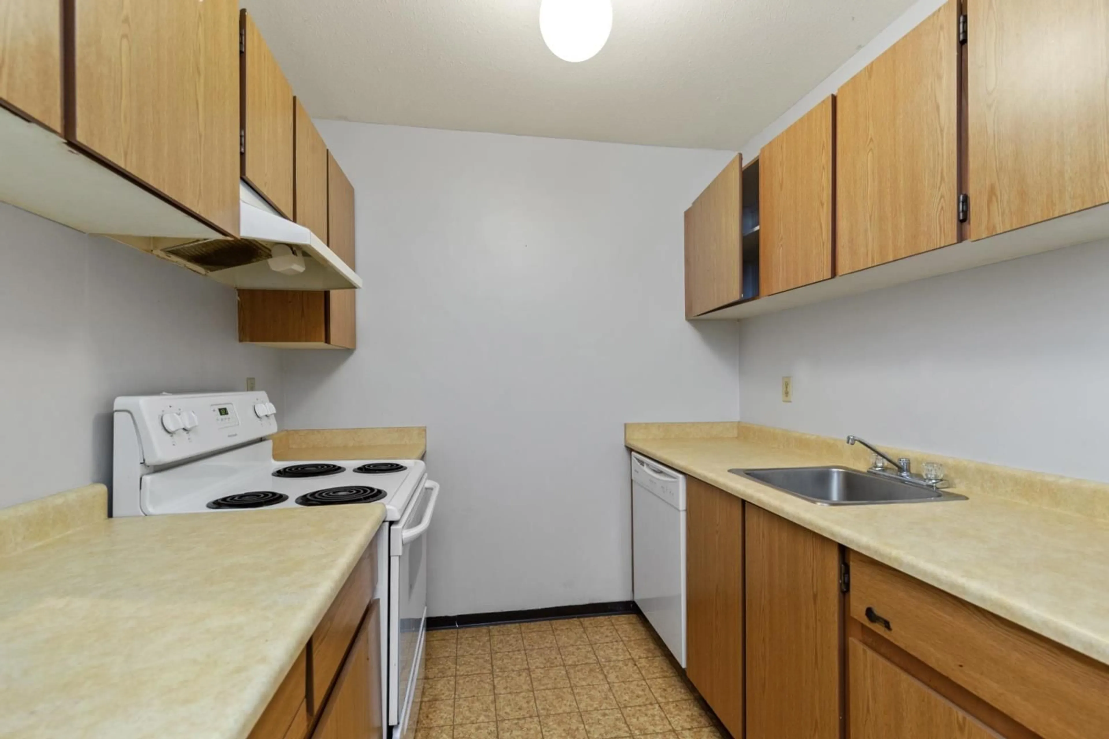 Standard kitchen, unknown floor for 305 45744 SPADINA AVENUE|Chilliwack Down, Chilliwack British Columbia V2P1T6