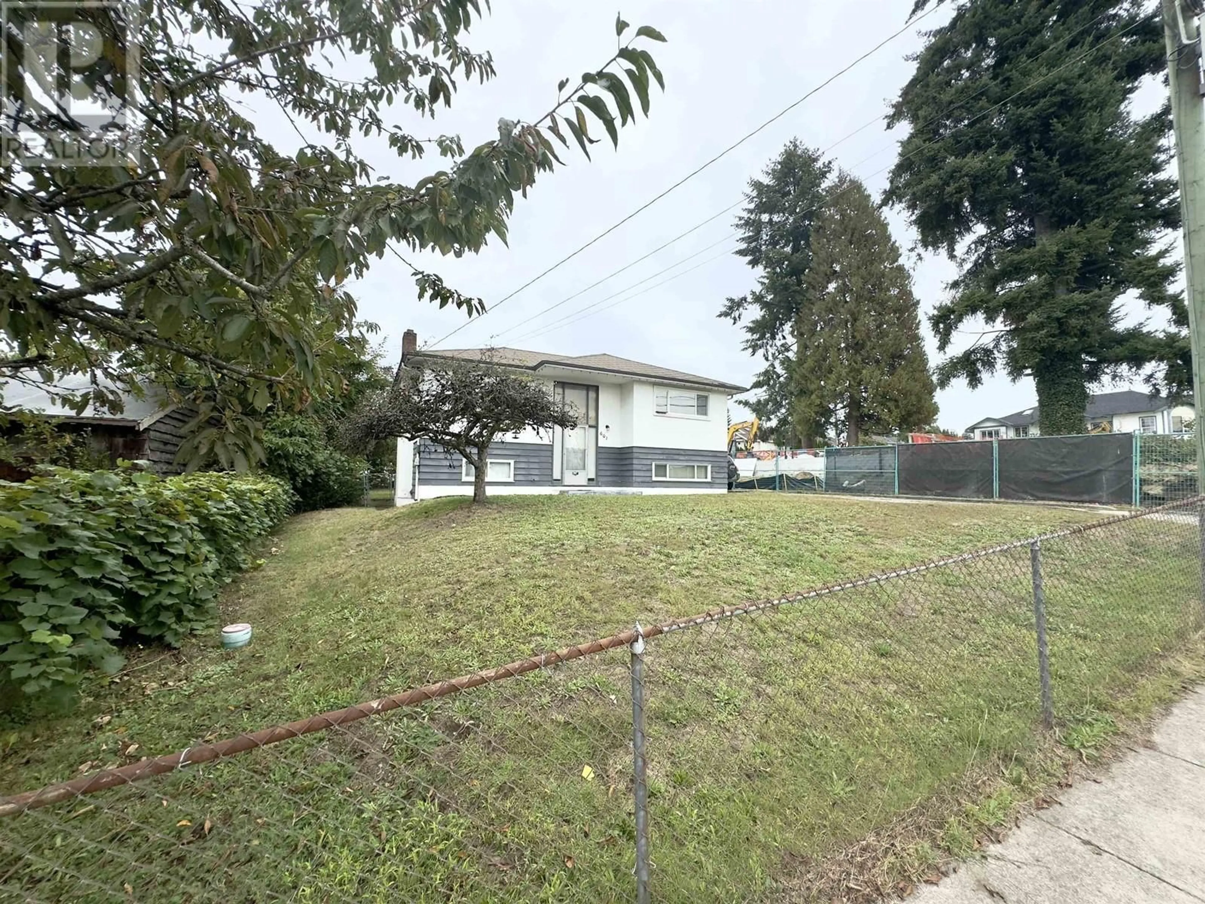 A pic from outside/outdoor area/front of a property/back of a property/a pic from drone, street for 607 ALDERSON AVENUE, Coquitlam British Columbia V3K1T4