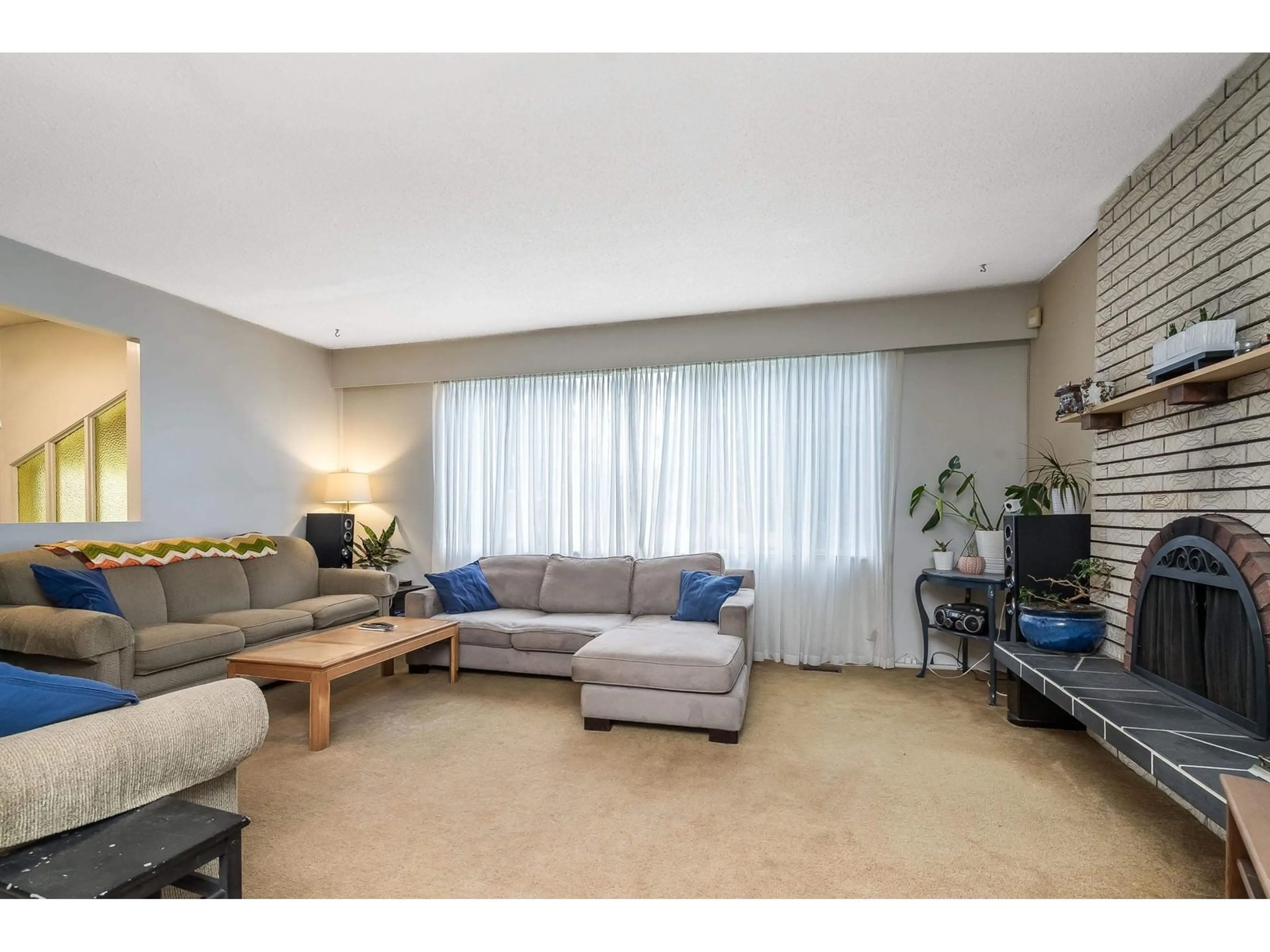 Living room, wood floors for 11855 82A AVENUE, Delta British Columbia V4C3P6