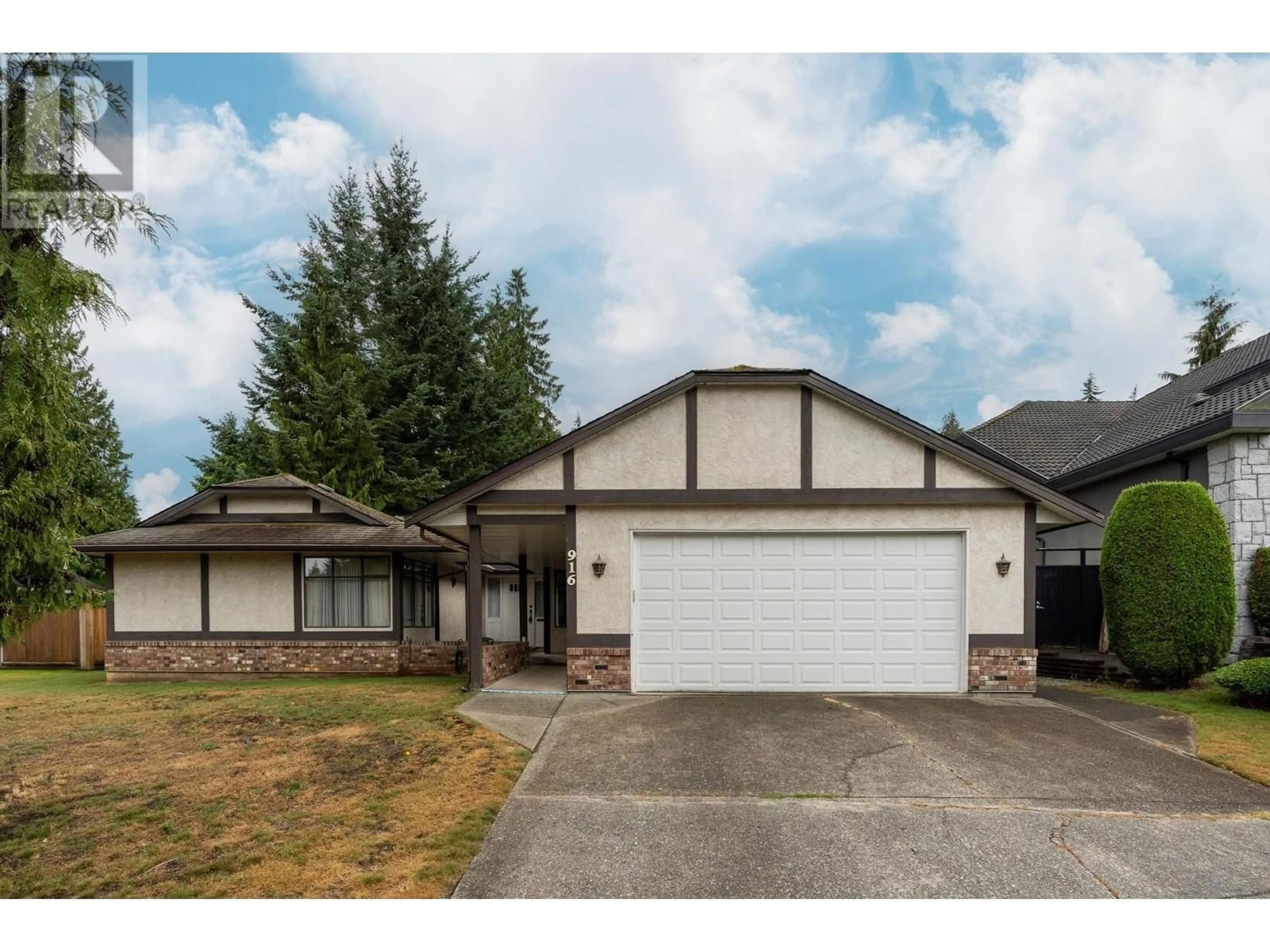 Frontside or backside of a home for 916 SPRICE AVENUE, Coquitlam British Columbia V3J7R9