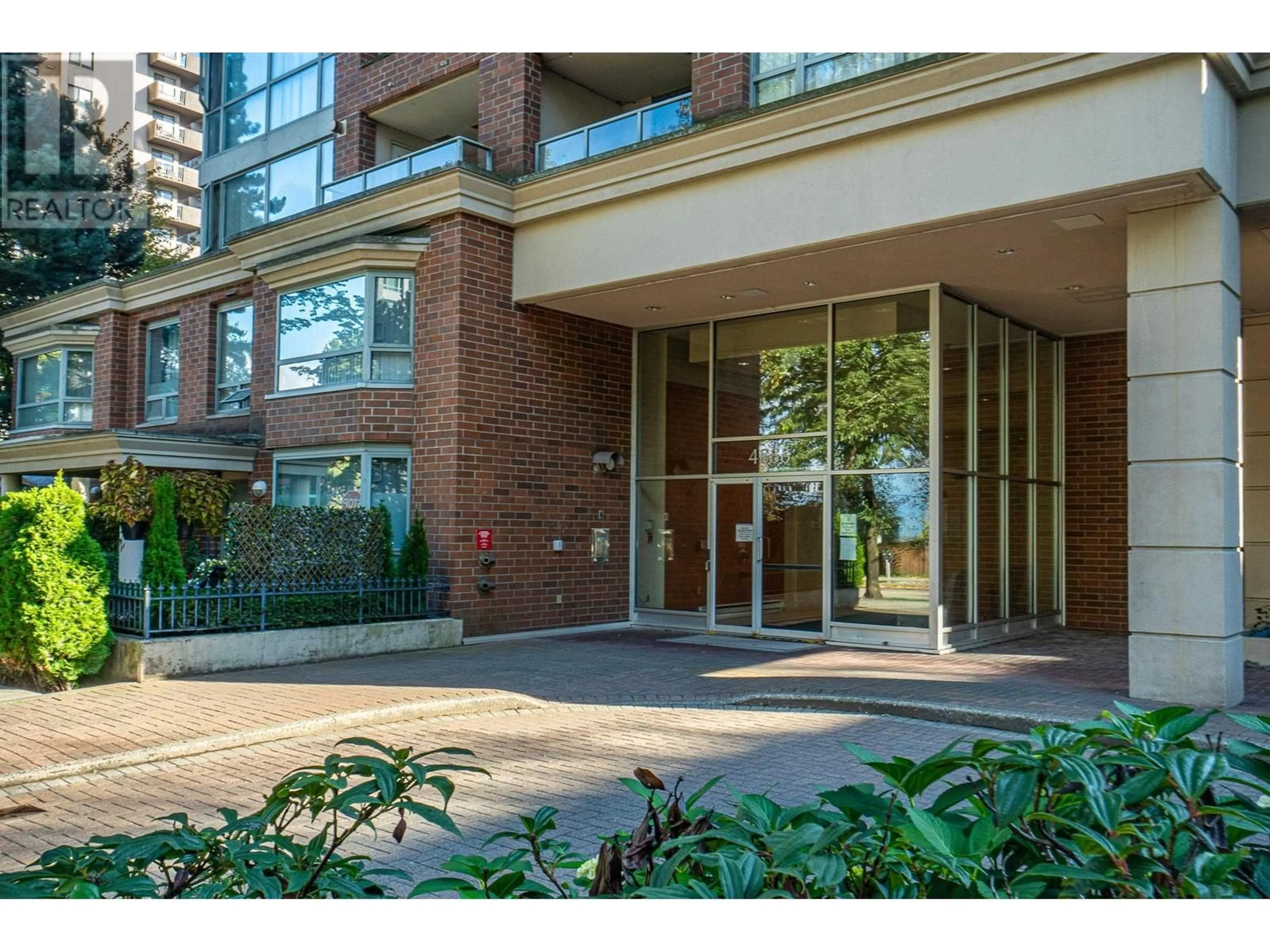 A pic from exterior of the house or condo, the front or back of building for 1005 4888 HAZEL STREET, Burnaby British Columbia V5H4T4