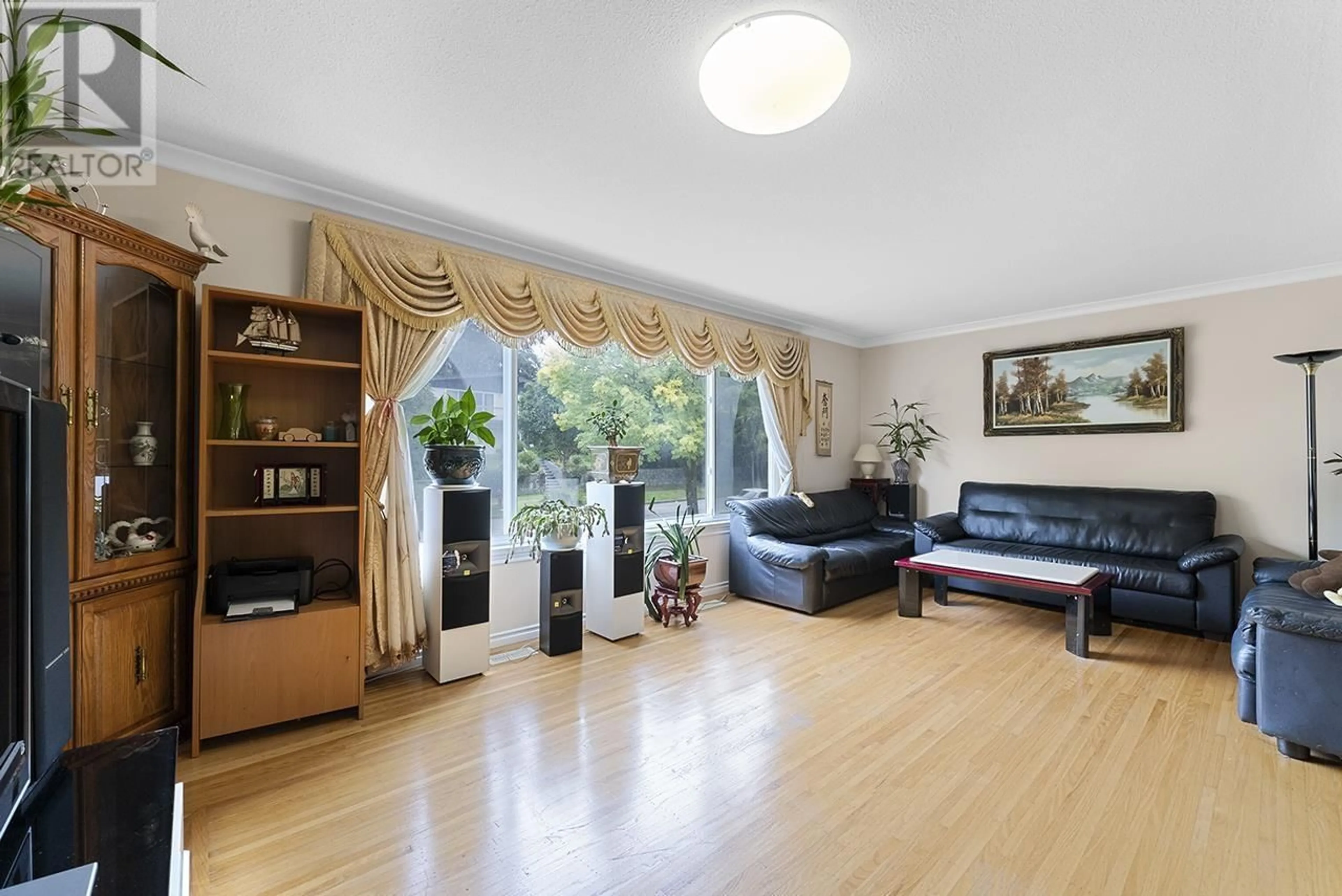 Living room, wood floors for 5595 DUMFRIES STREET, Vancouver British Columbia V5P3A5