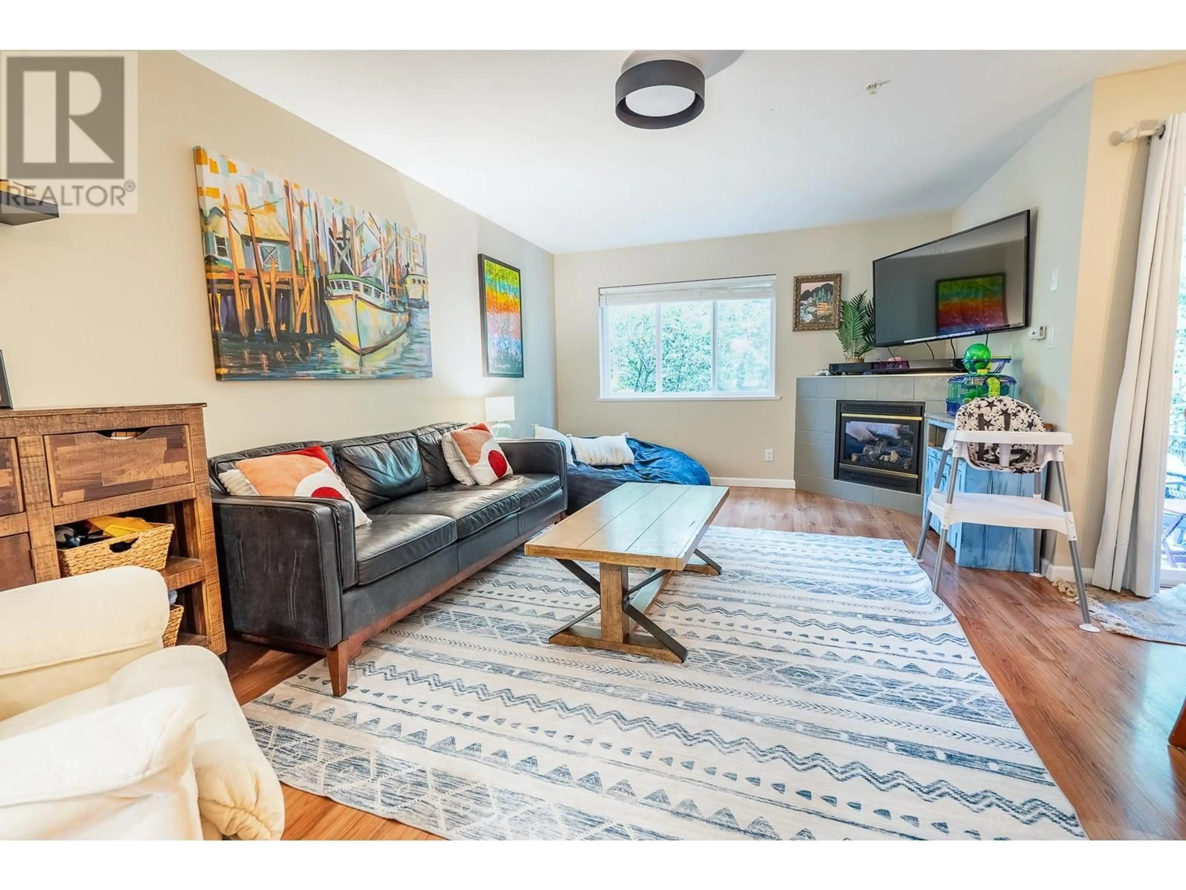 Living room, wood floors for 52 735 PARK ROAD, Gibsons British Columbia V0N1V7