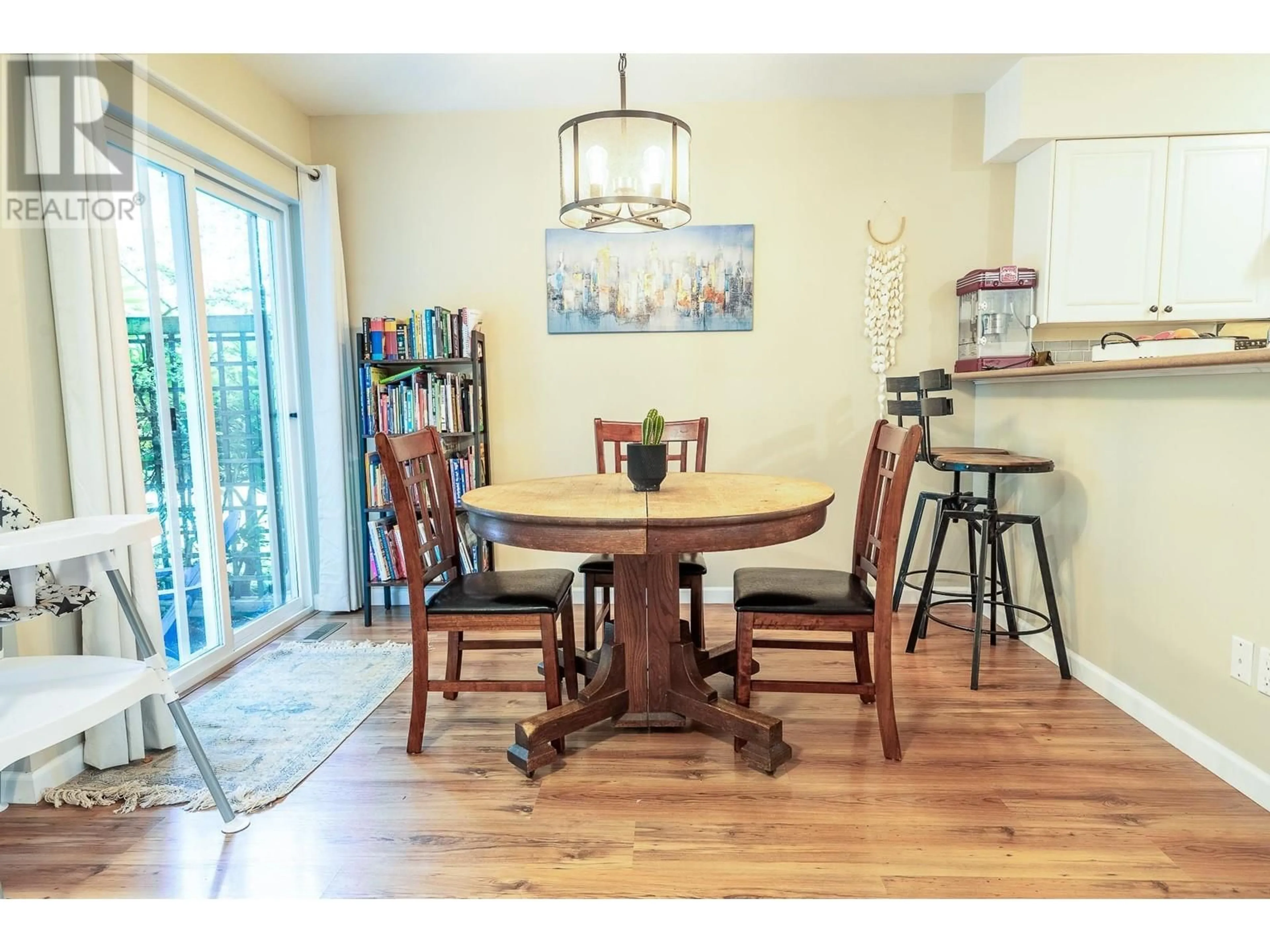 Dining room, wood floors, cottage for 52 735 PARK ROAD, Gibsons British Columbia V0N1V7