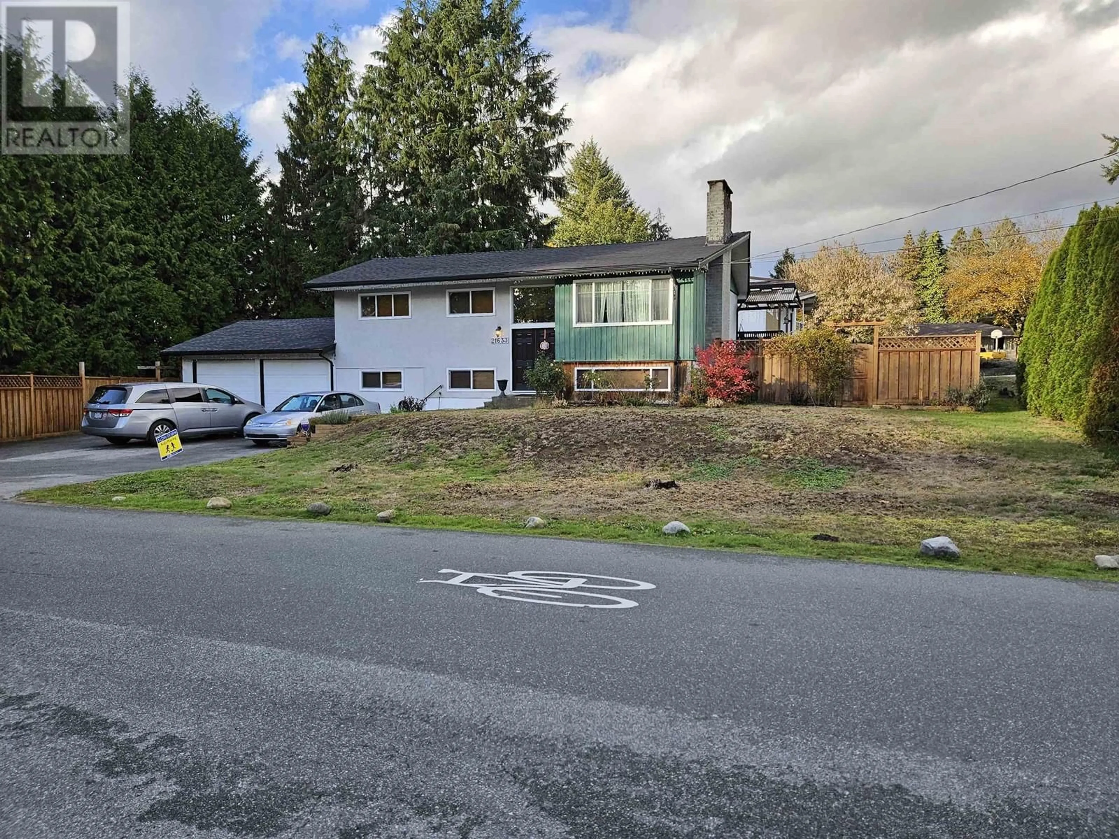 A pic from outside/outdoor area/front of a property/back of a property/a pic from drone, street for 21633 DONOVAN AVENUE, Maple Ridge British Columbia V3X3A2