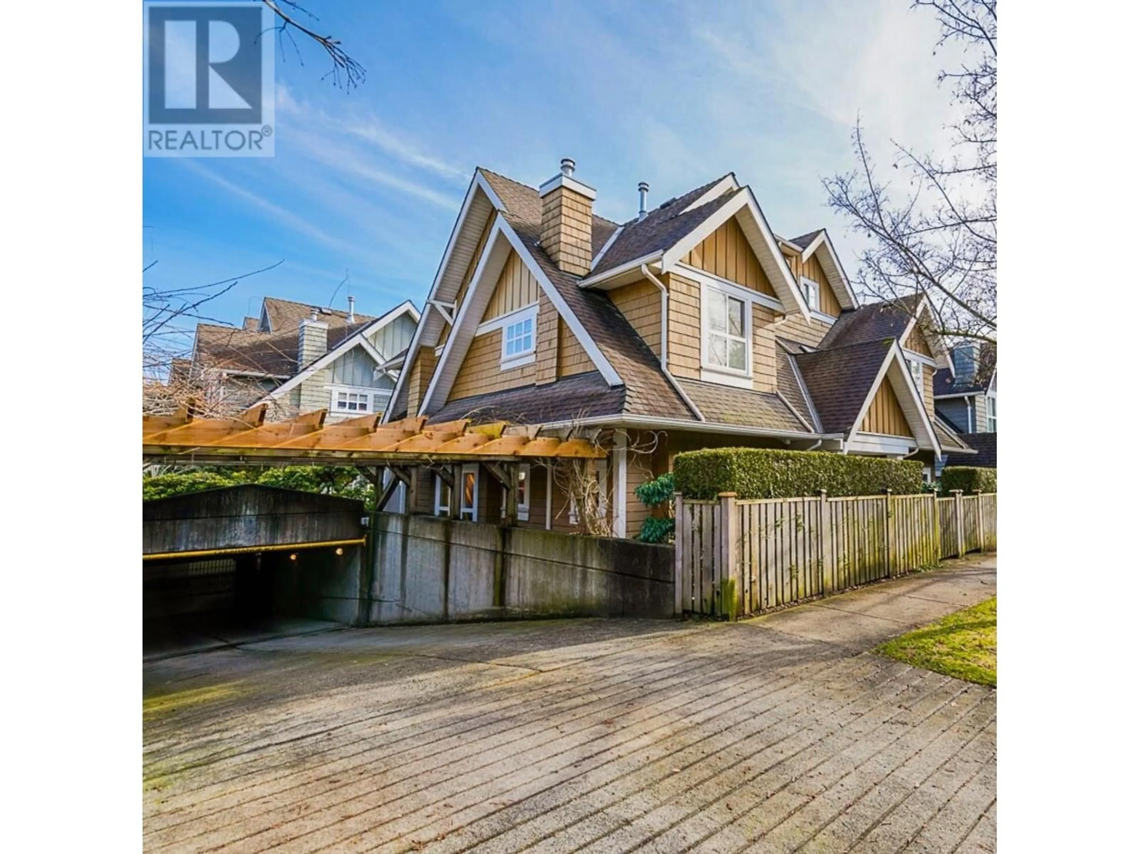 Frontside or backside of a home, the street view for 33 2688 MOUNTAIN HIGHWAY, North Vancouver British Columbia V7J2N5