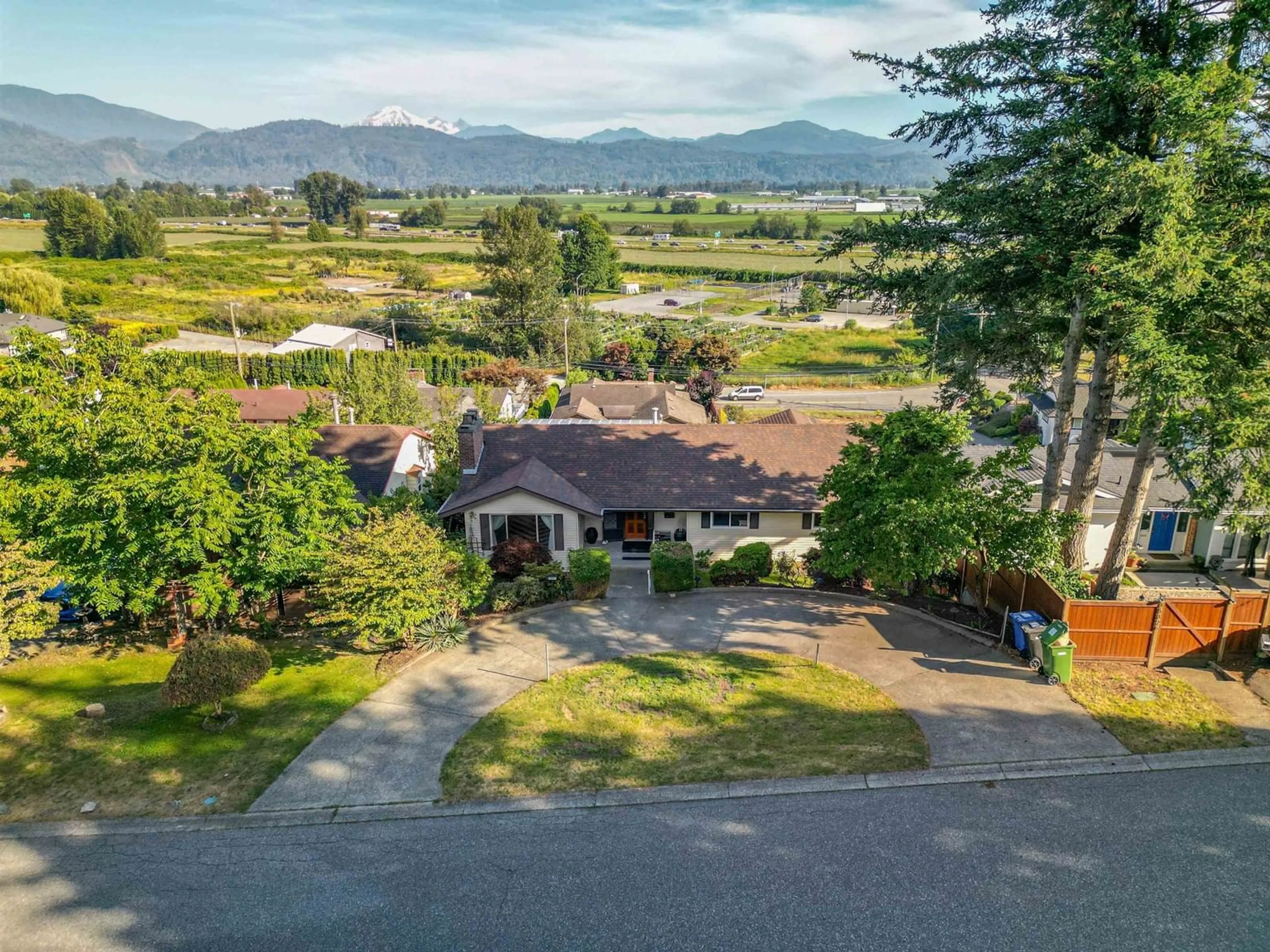 Frontside or backside of a home, cottage for 35334 ROCKWELL DRIVE, Abbotsford British Columbia V3G2C9