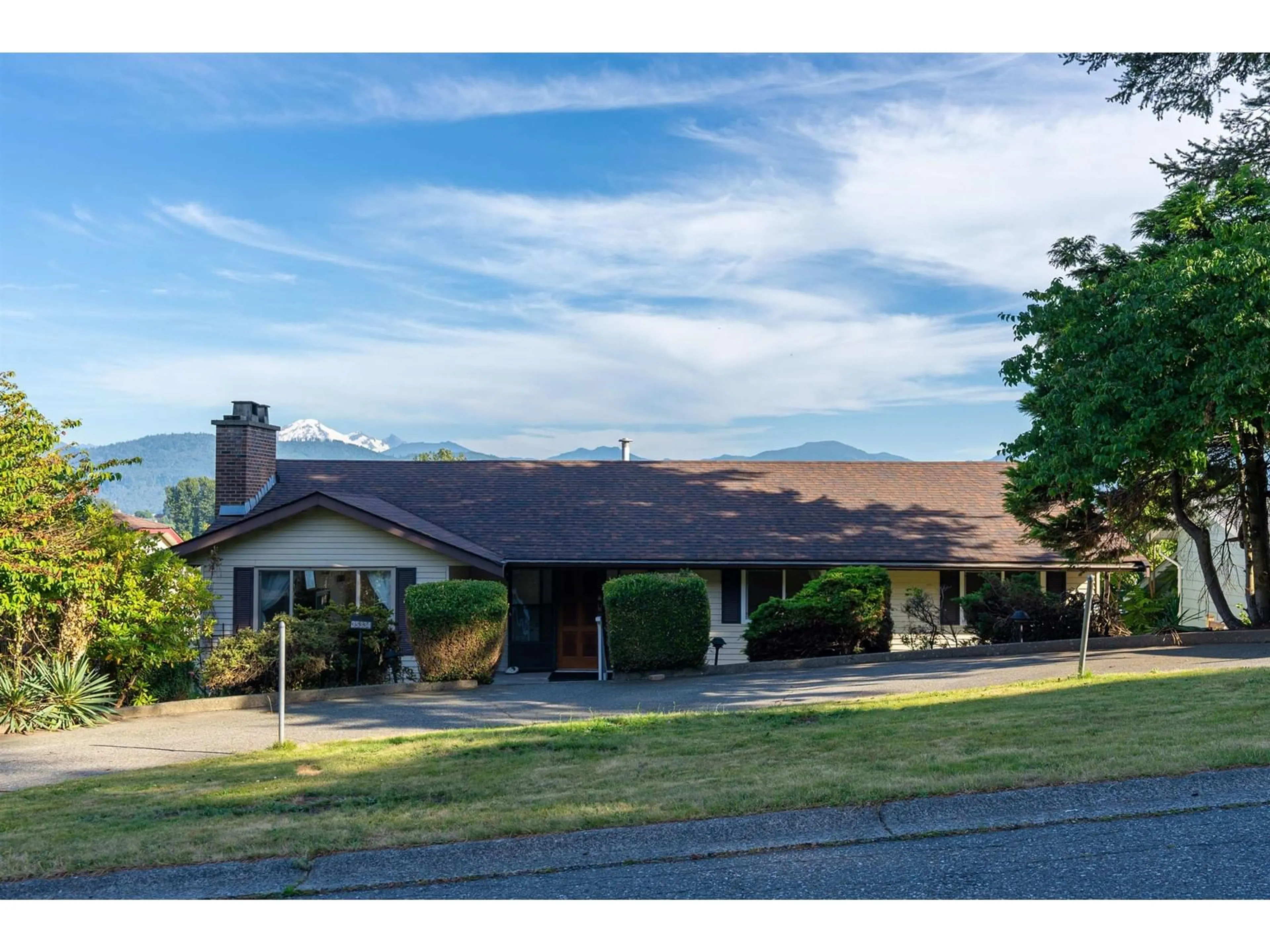 Frontside or backside of a home, the street view for 35334 ROCKWELL DRIVE, Abbotsford British Columbia V3G2C9