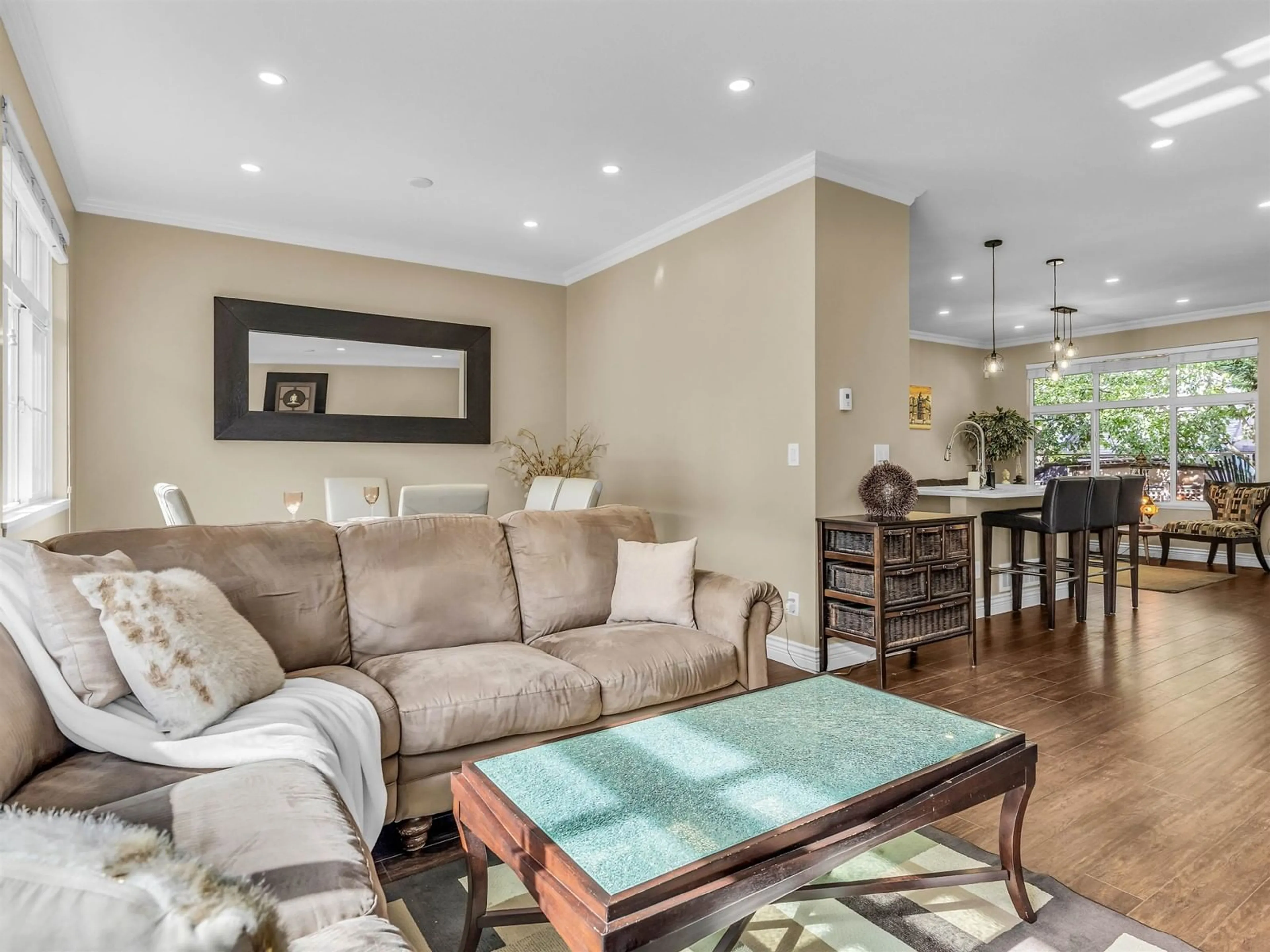 Living room, wood floors for 61 7518 138 STREET, Surrey British Columbia V3W1S1