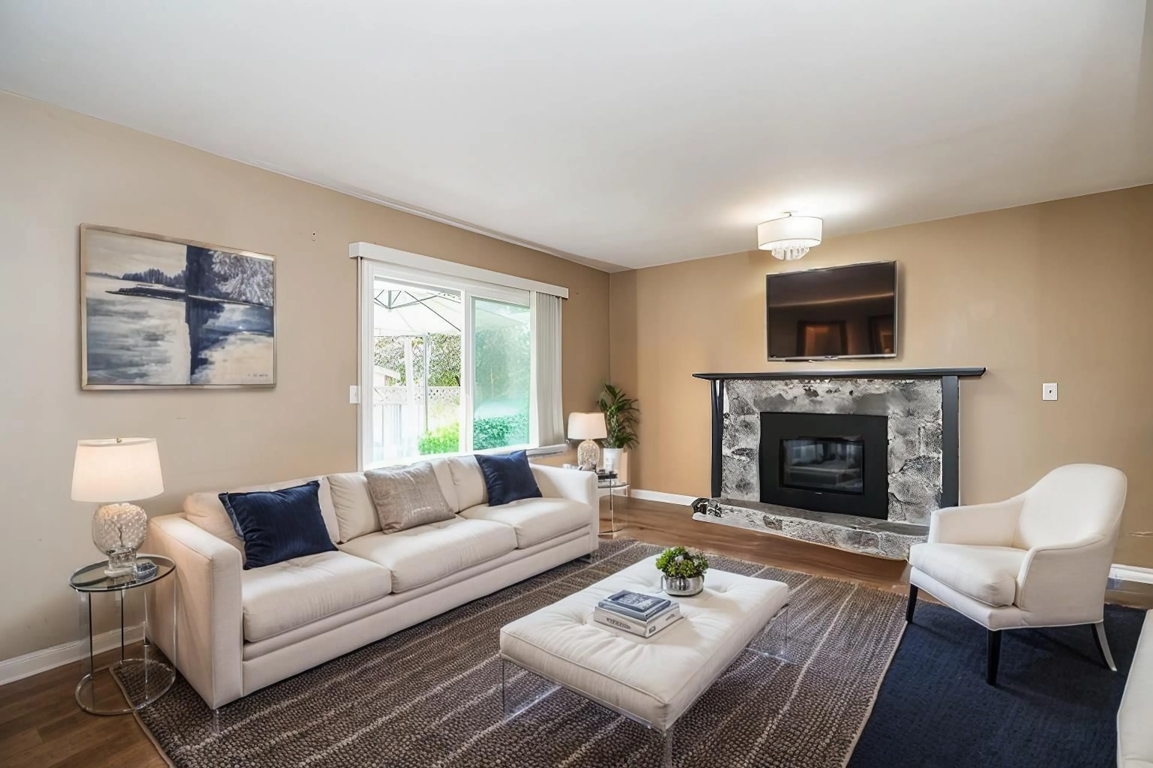 Living room, wood floors for 15478 90 AVENUE, Surrey British Columbia V3R9J4