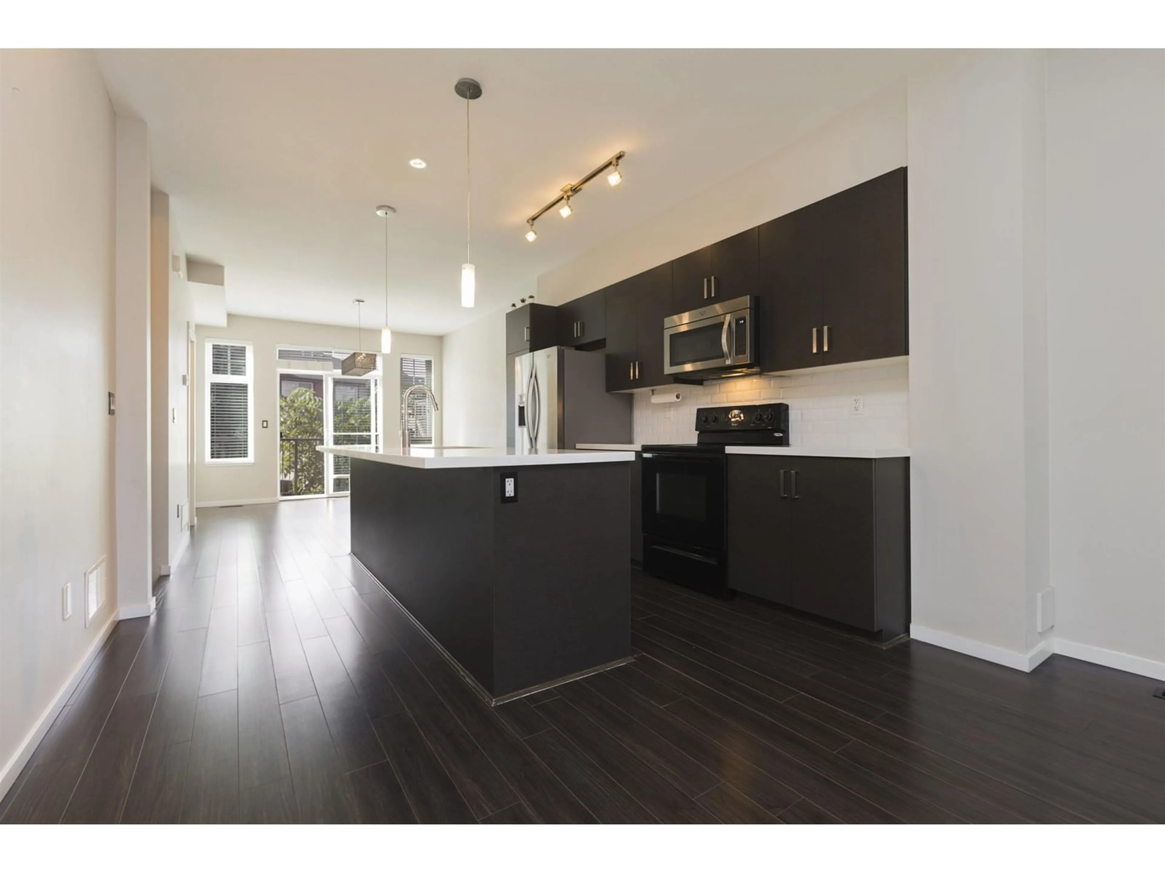 Open concept kitchen for 41 13886 62 AVENUE, Surrey British Columbia V3X0G2