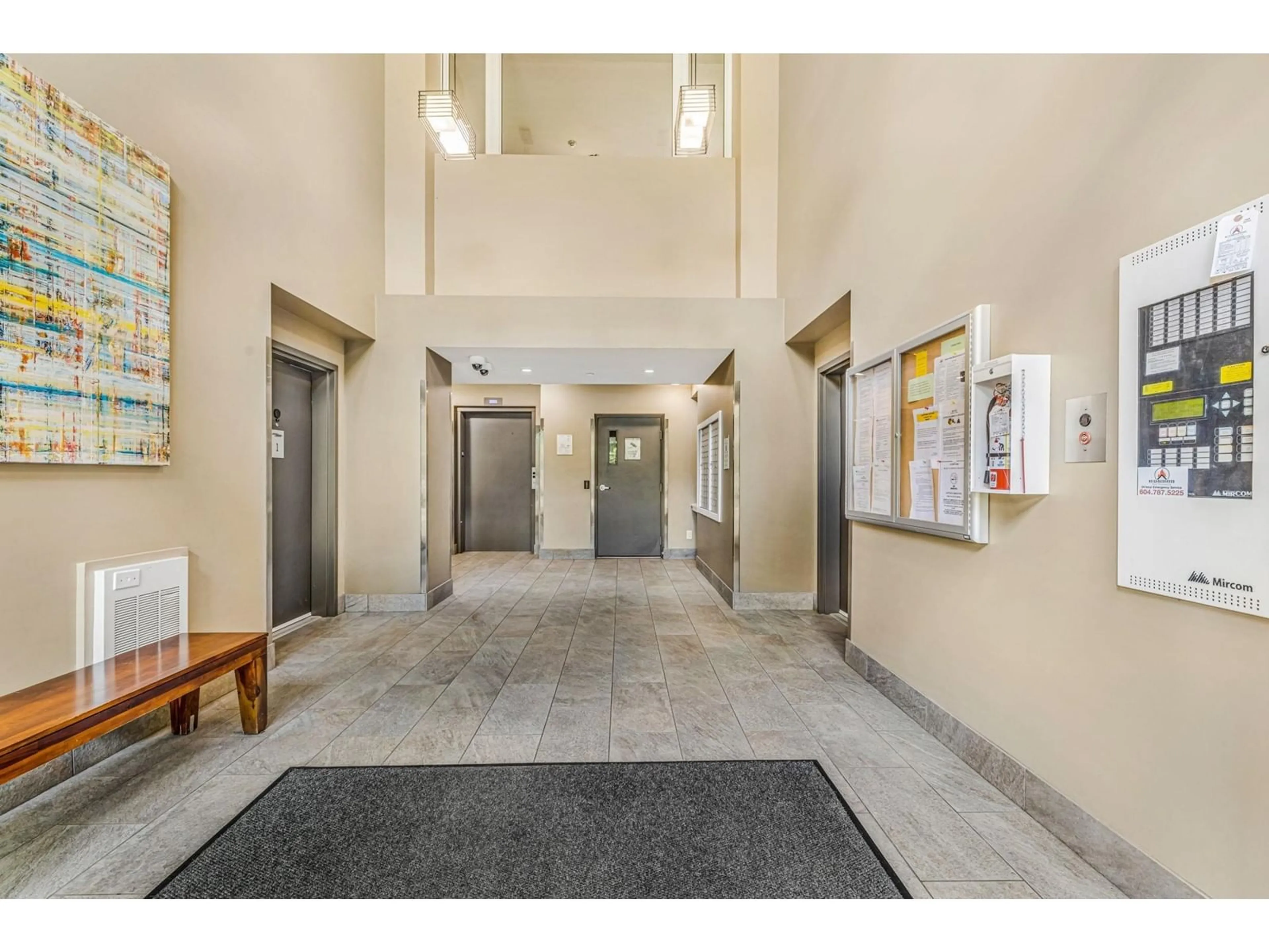 Indoor foyer for 104 14358 60 AVENUE, Surrey British Columbia V3X0G3