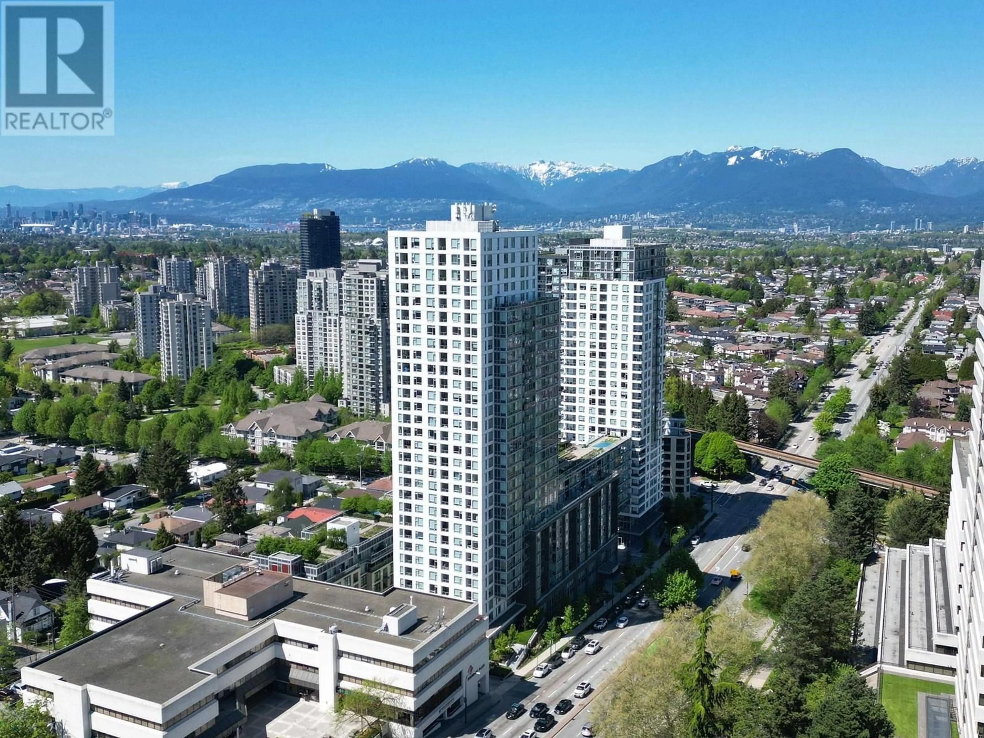 A pic from exterior of the house or condo, the view of city buildings for 1807 5665 BOUNDARY ROAD, Vancouver British Columbia V5R0E4