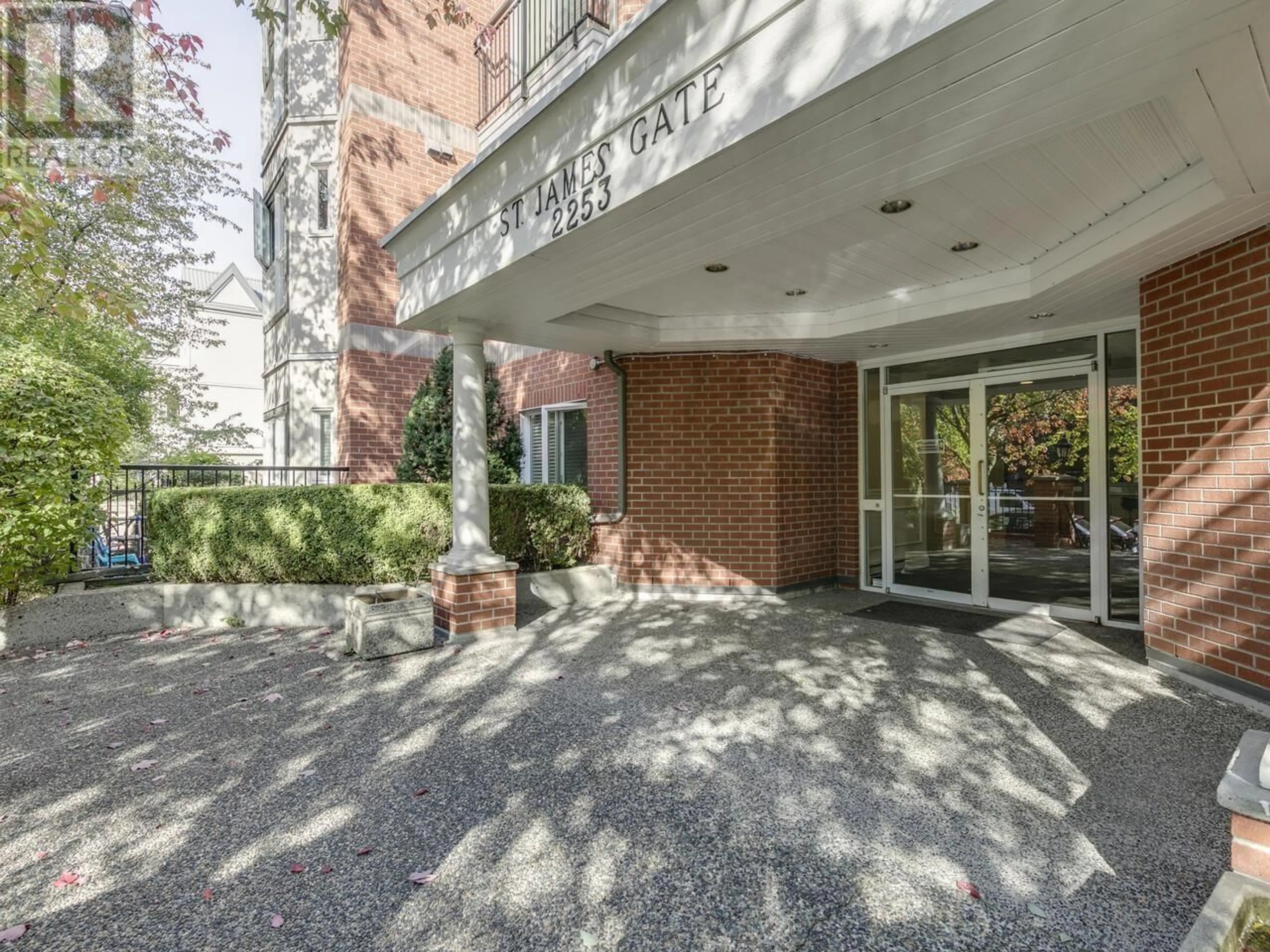 Indoor foyer for 301 - 2253 WELCHER AVENUE, Port Coquitlam British Columbia V3C1X2