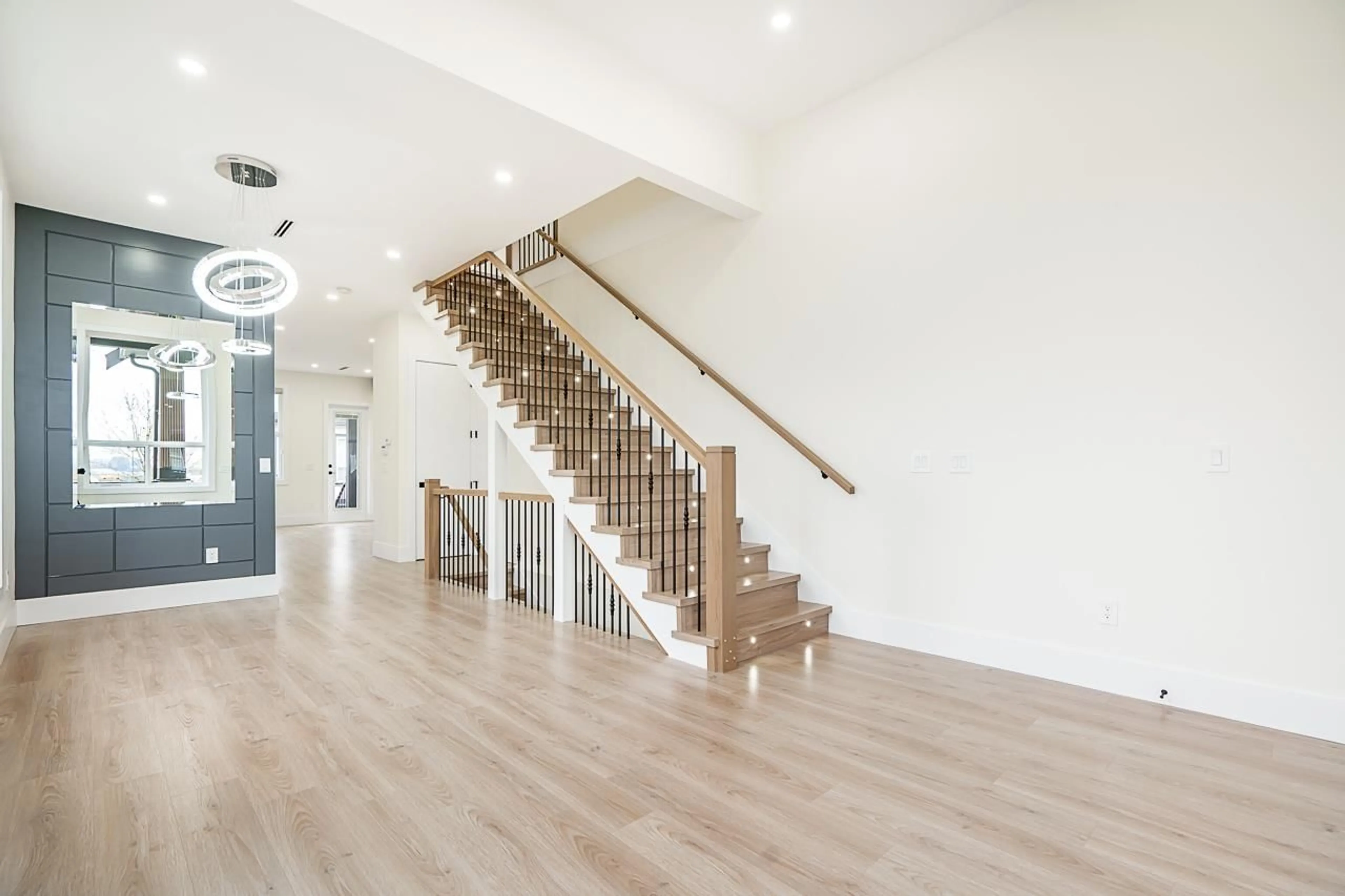 Indoor foyer, wood floors for 10648 124 STREET, Surrey British Columbia V3V0E2