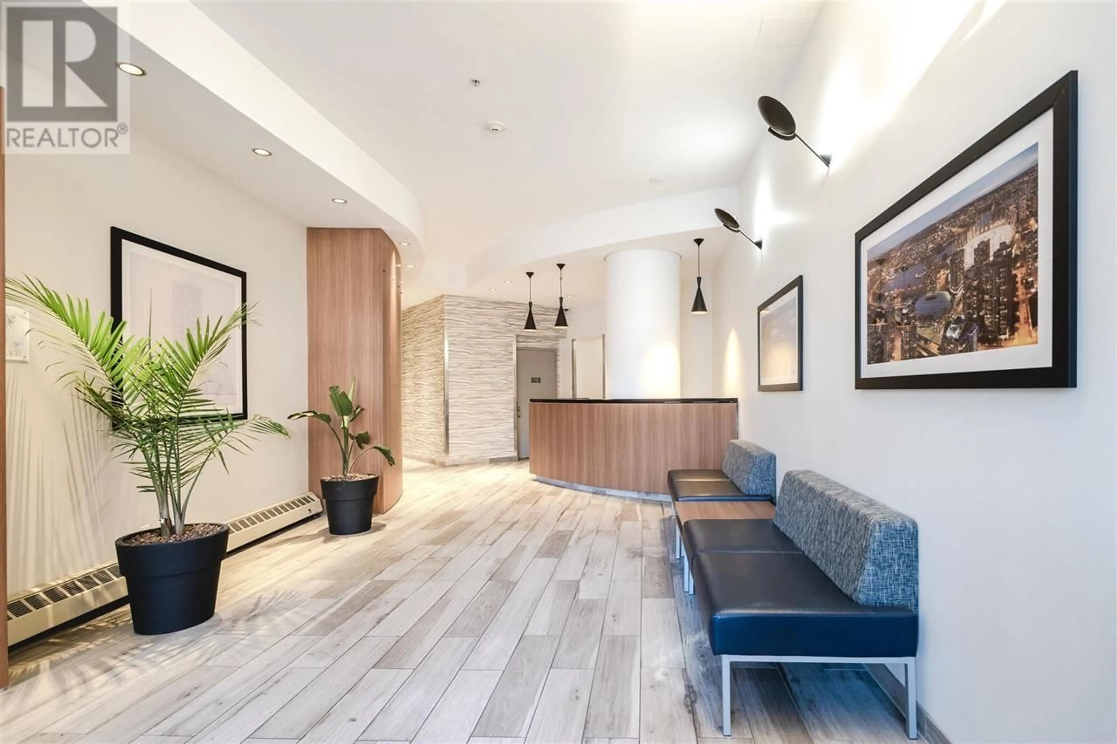 Indoor lobby, wood floors for 2203 183 KEEFER PLACE, Vancouver British Columbia V6B6B9