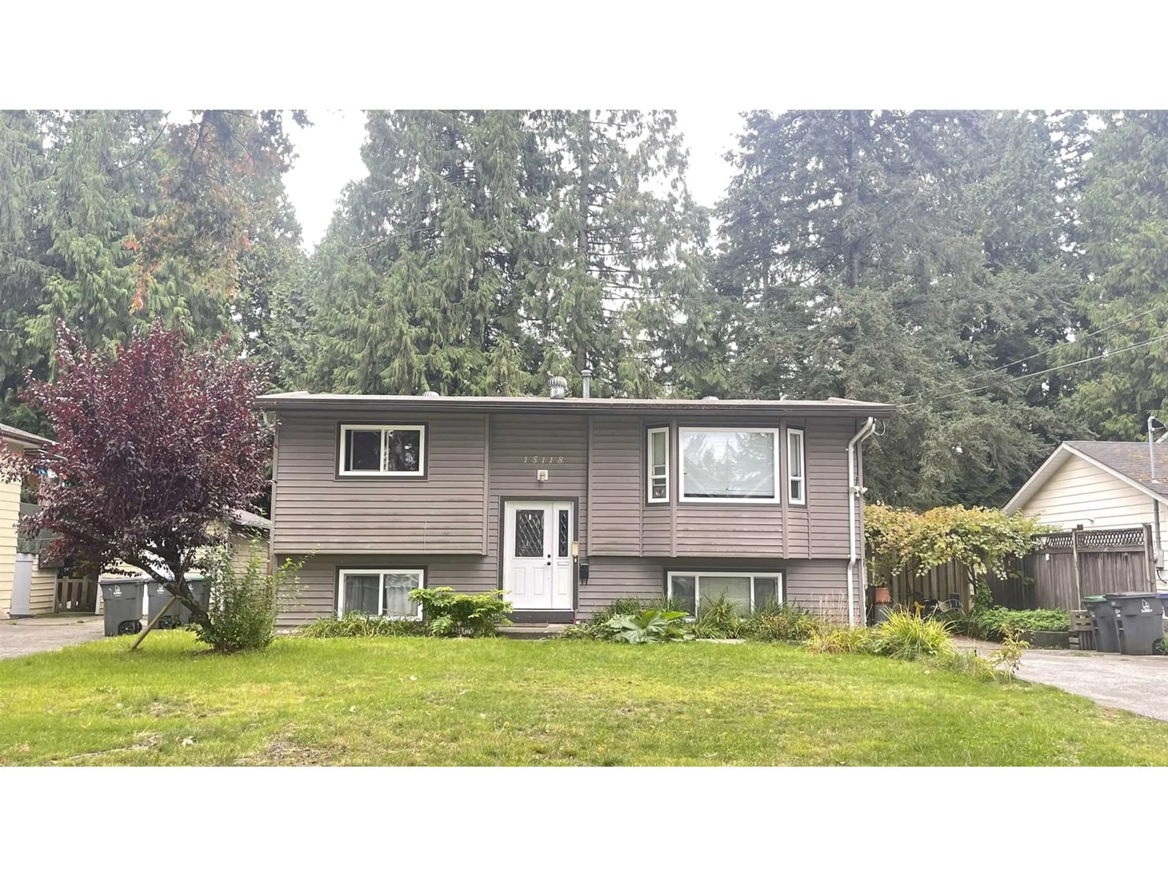 Home with vinyl exterior material, unknown for 15118 91A, Surrey British Columbia V3R6X1