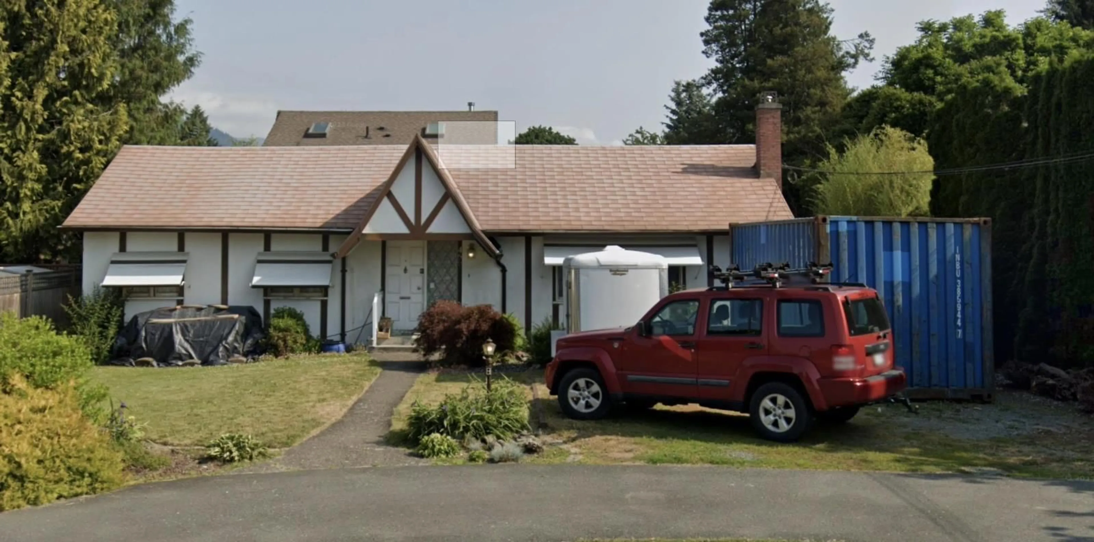 Frontside or backside of a home, the street view for 46011 RIVERSIDE DRIVE, Chilliwack British Columbia V2P3K7