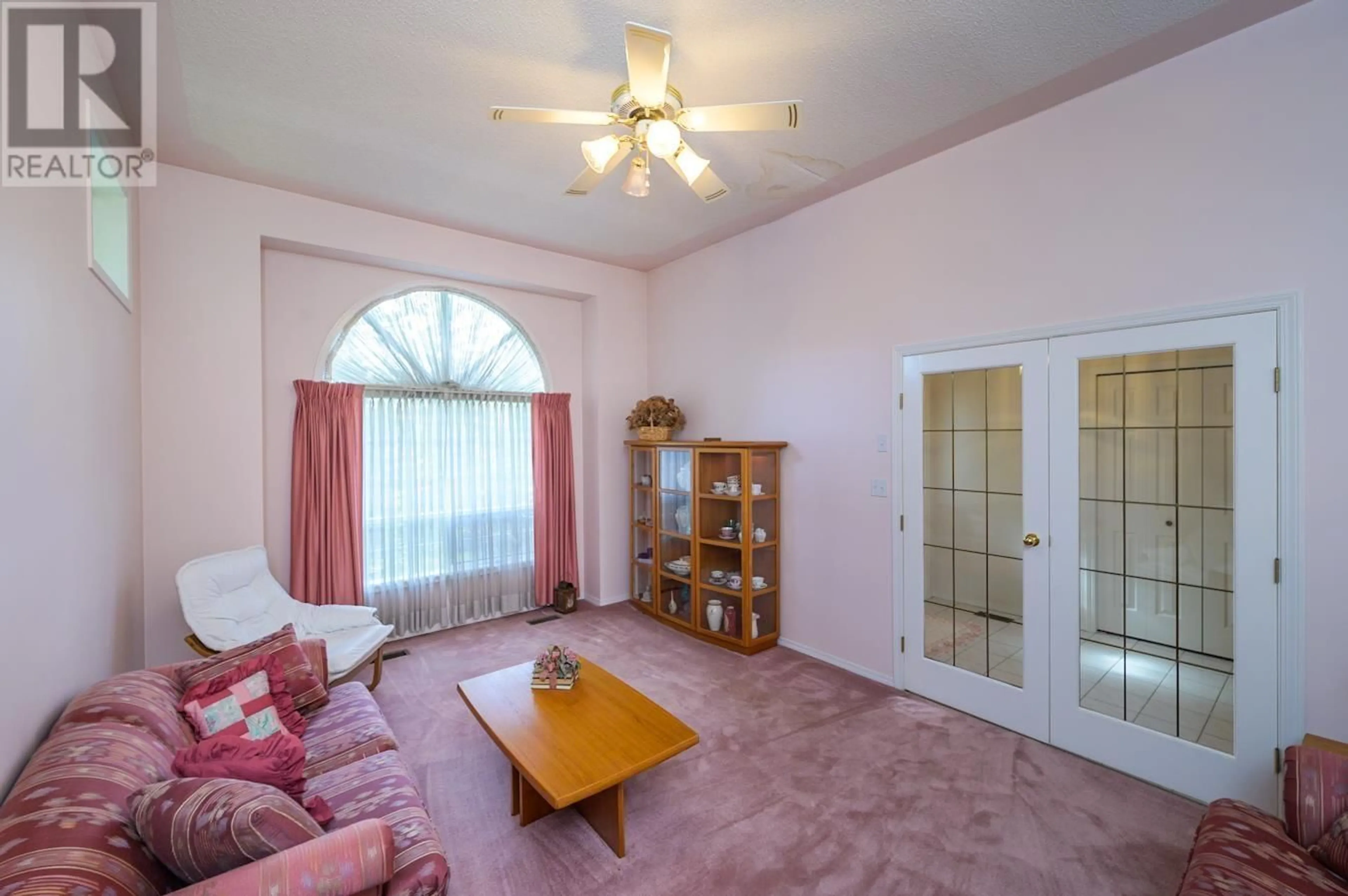 Living room, carpet floors for 9052 NORTH NECHAKO ROAD, Prince George British Columbia V2K4Z7