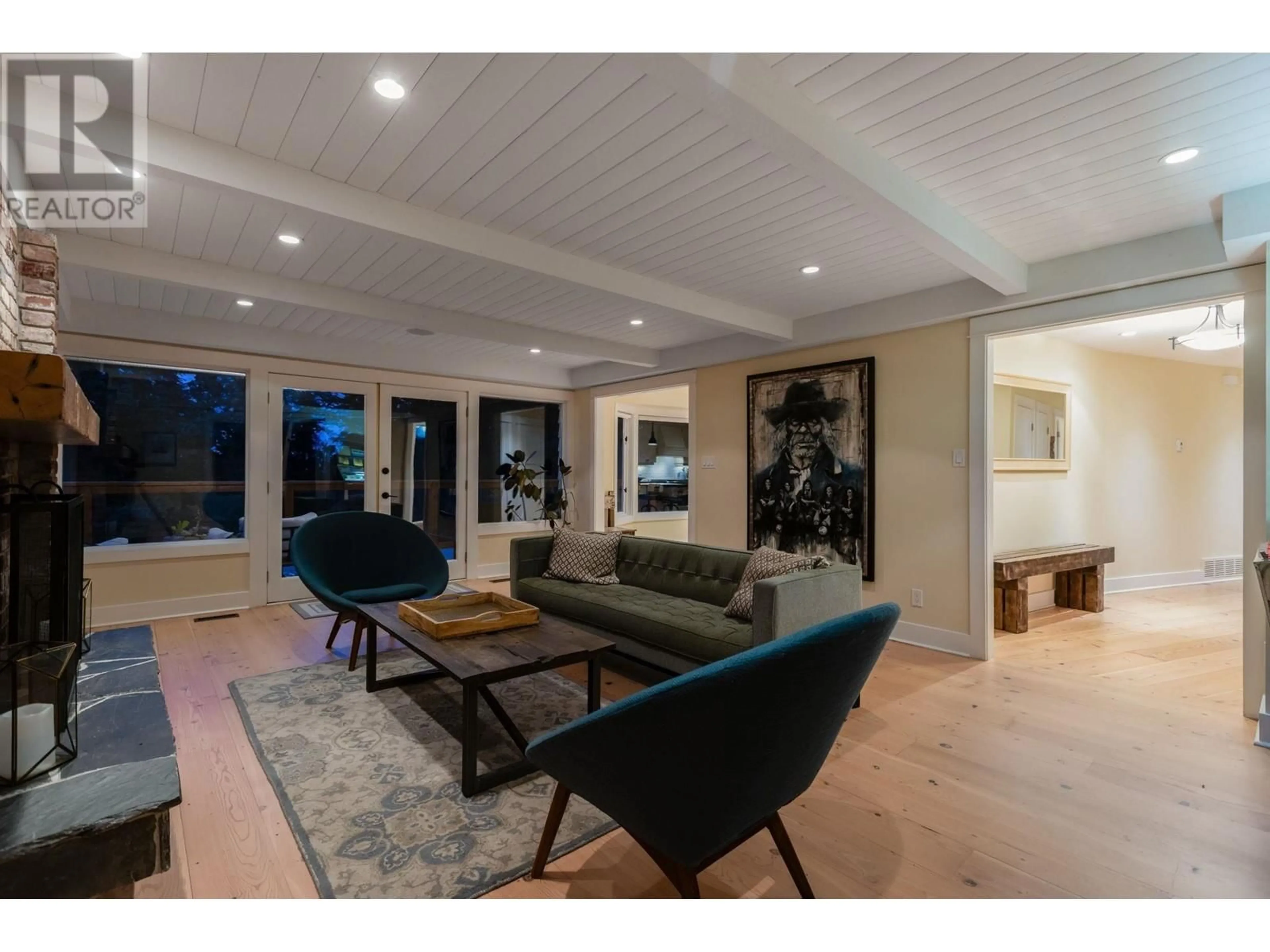 Living room, wood floors for 3714 SOUTHRIDGE PLACE, West Vancouver British Columbia V7V3H8