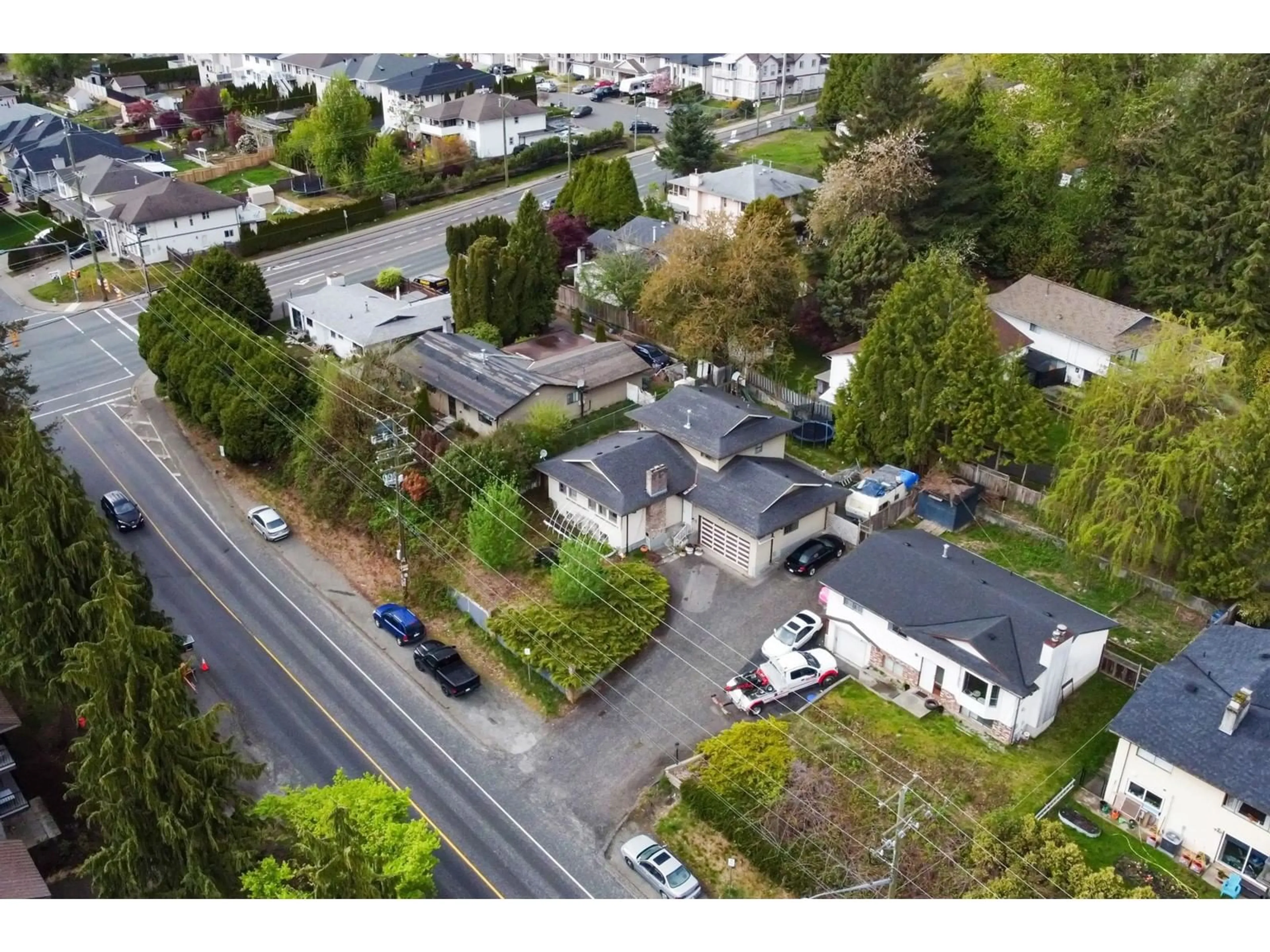 Frontside or backside of a home, the street view for 32827 14 AVENUE, Mission British Columbia V2V6C1