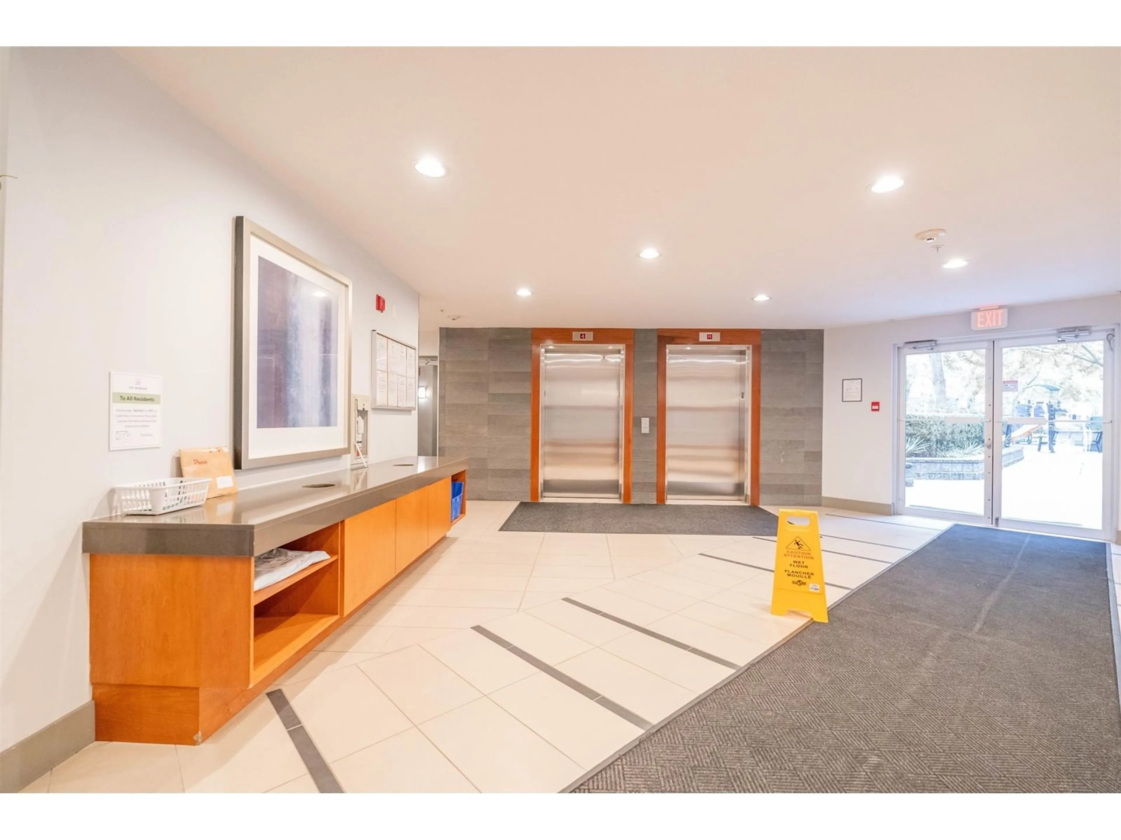 Indoor lobby, cement floor for 416 15988 26 AVENUE, Surrey British Columbia V3Z5K3