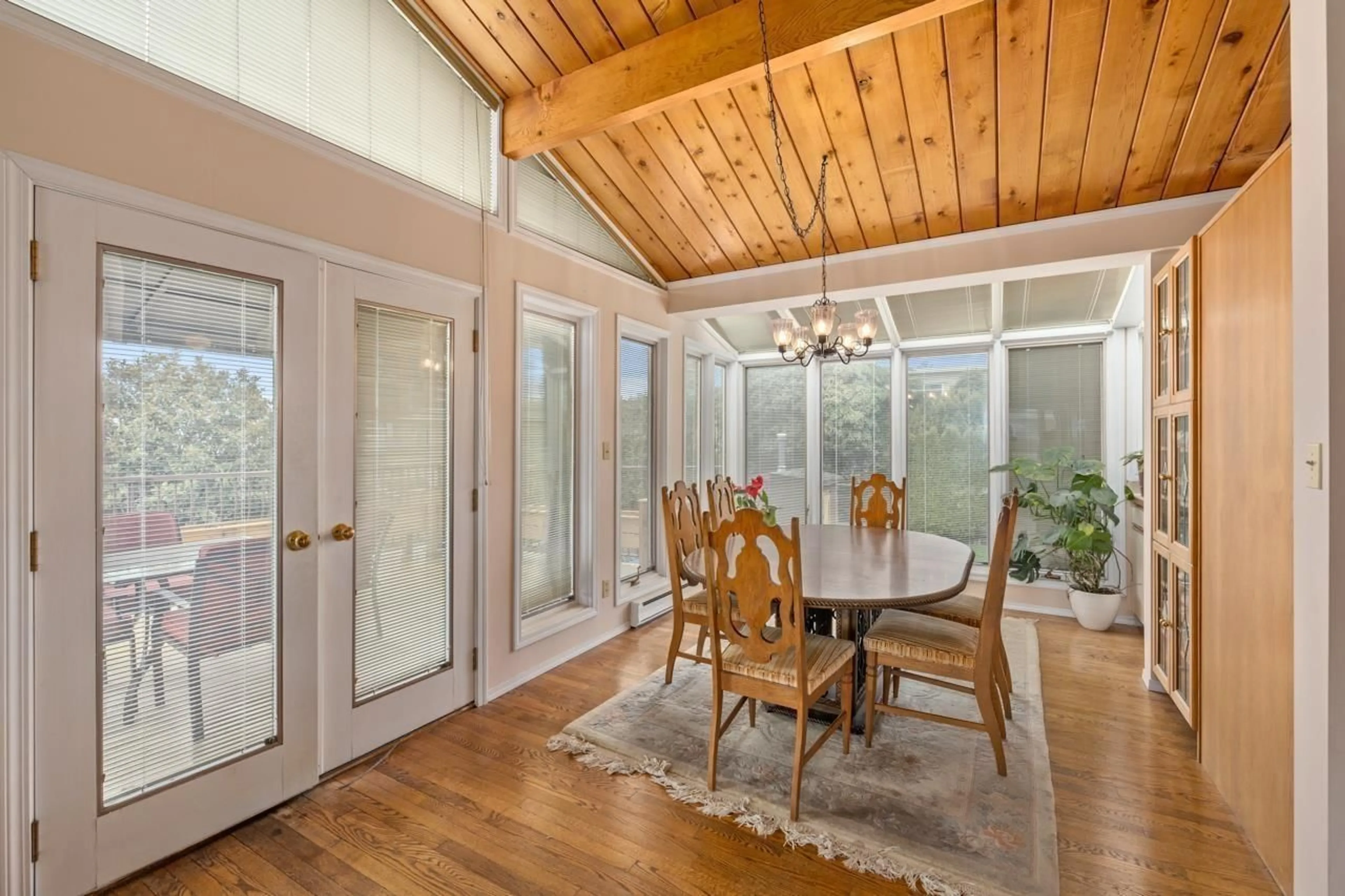 Dining room, wood floors, cottage for 1041 KENT STREET, White Rock British Columbia V4B4T2