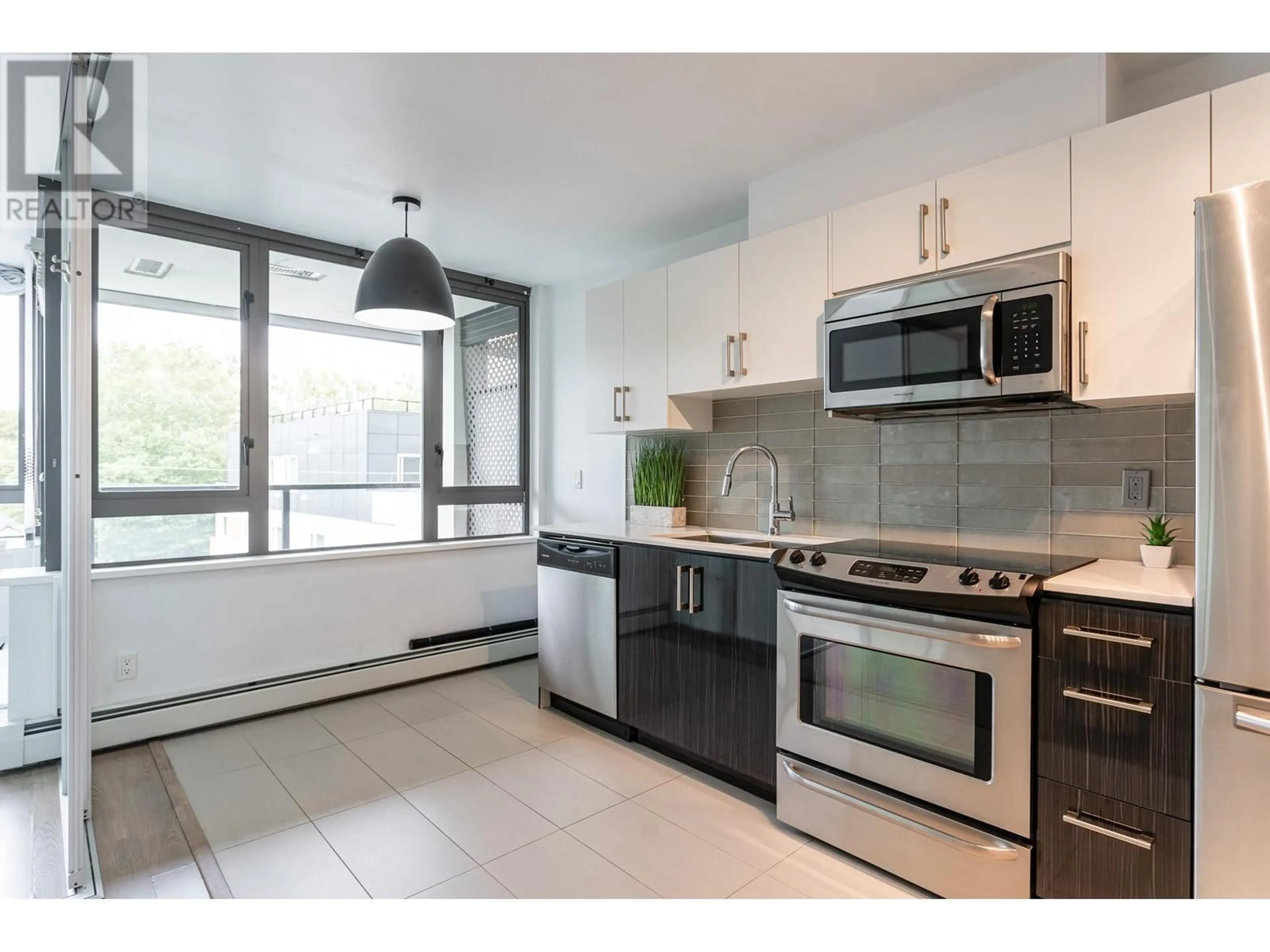 Standard kitchen for 508 2689 KINGSWAY, Vancouver British Columbia V5R0C3