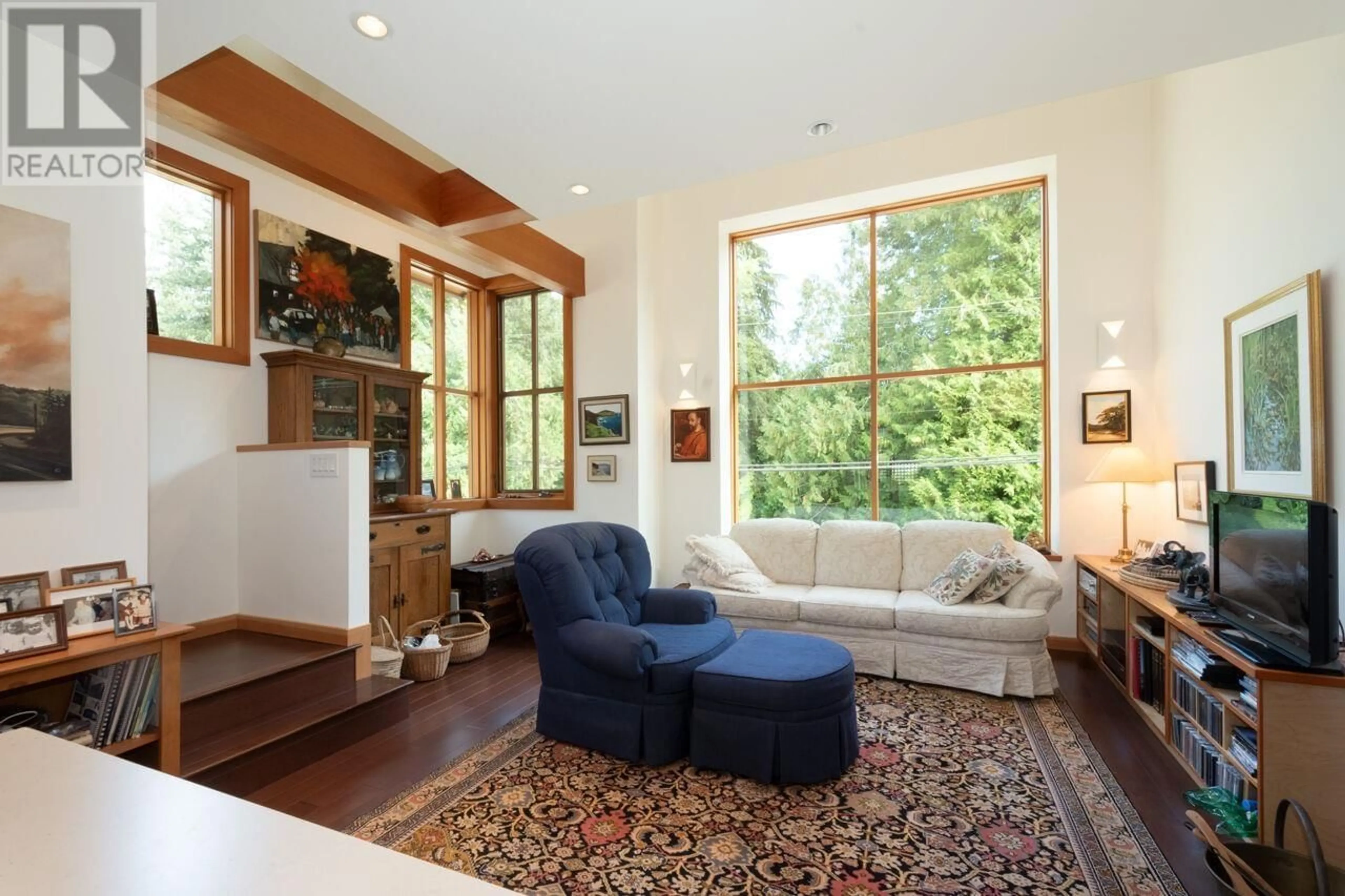 Living room, wood floors for 1092 FOXGLOVE LANE, Bowen Island British Columbia V0N1G1