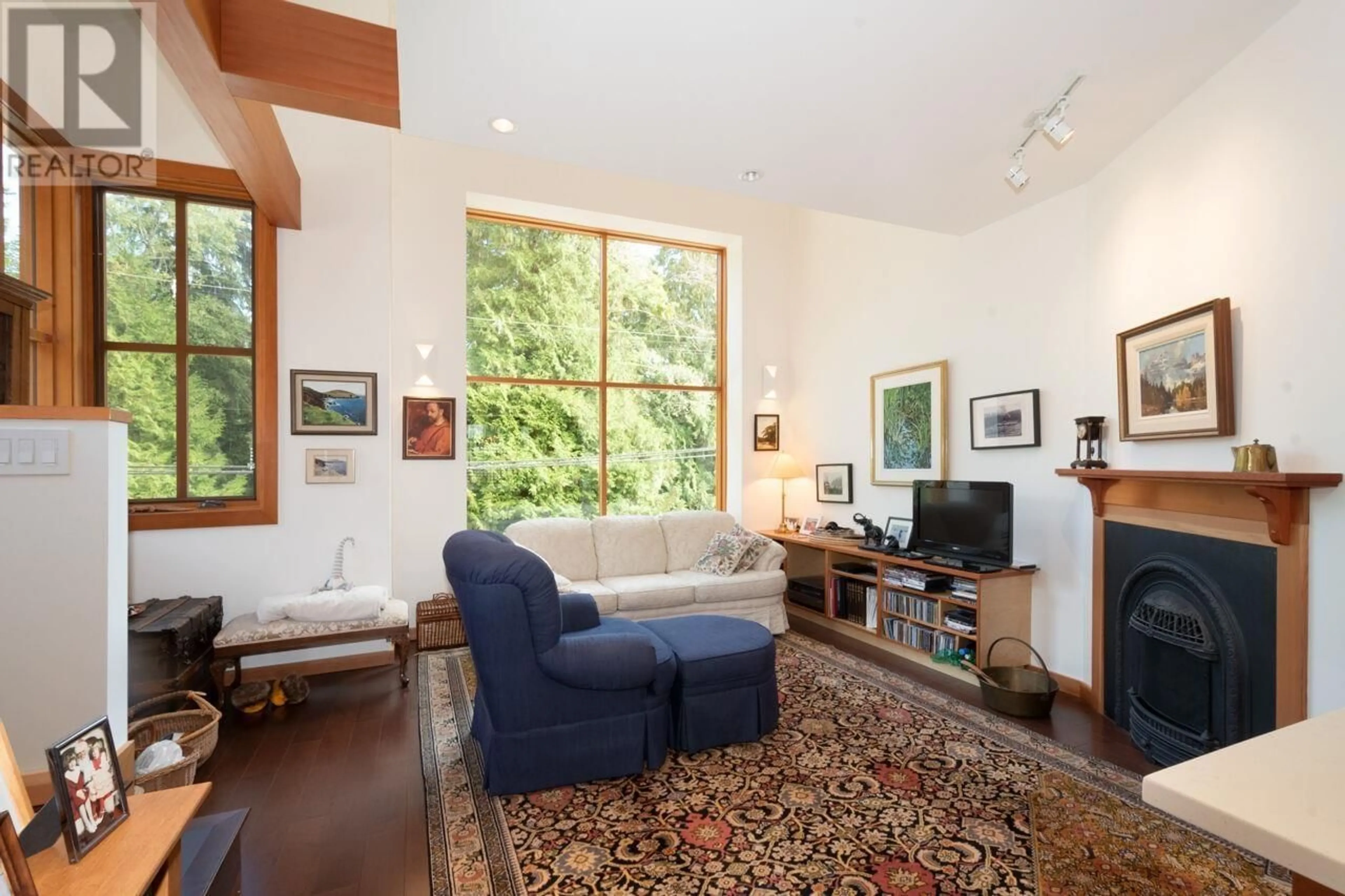 Living room, wood floors for 1092 FOXGLOVE LANE, Bowen Island British Columbia V0N1G1