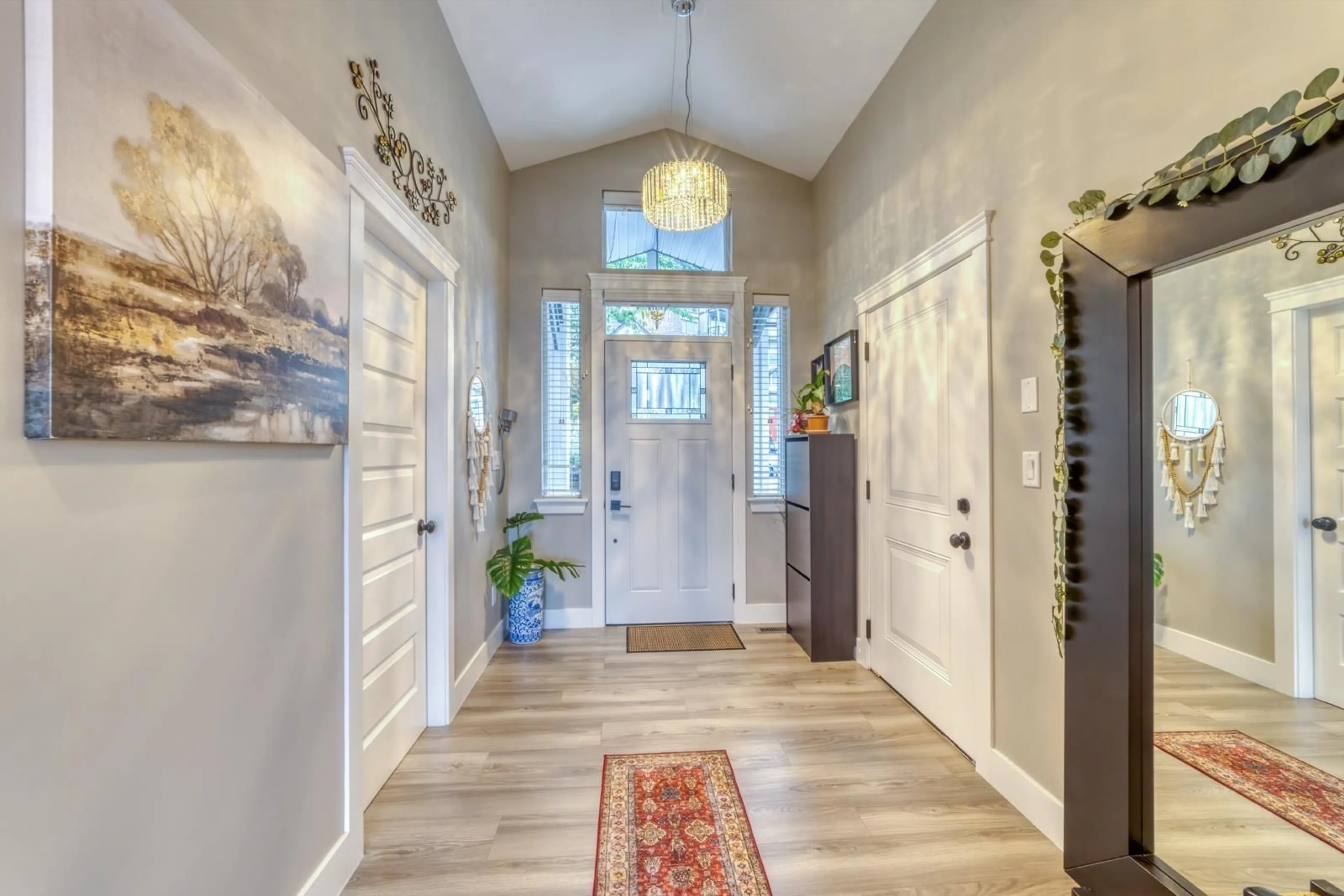 Indoor entryway, wood floors for 47239 VISTA PLACE, Chilliwack British Columbia V2R0R9