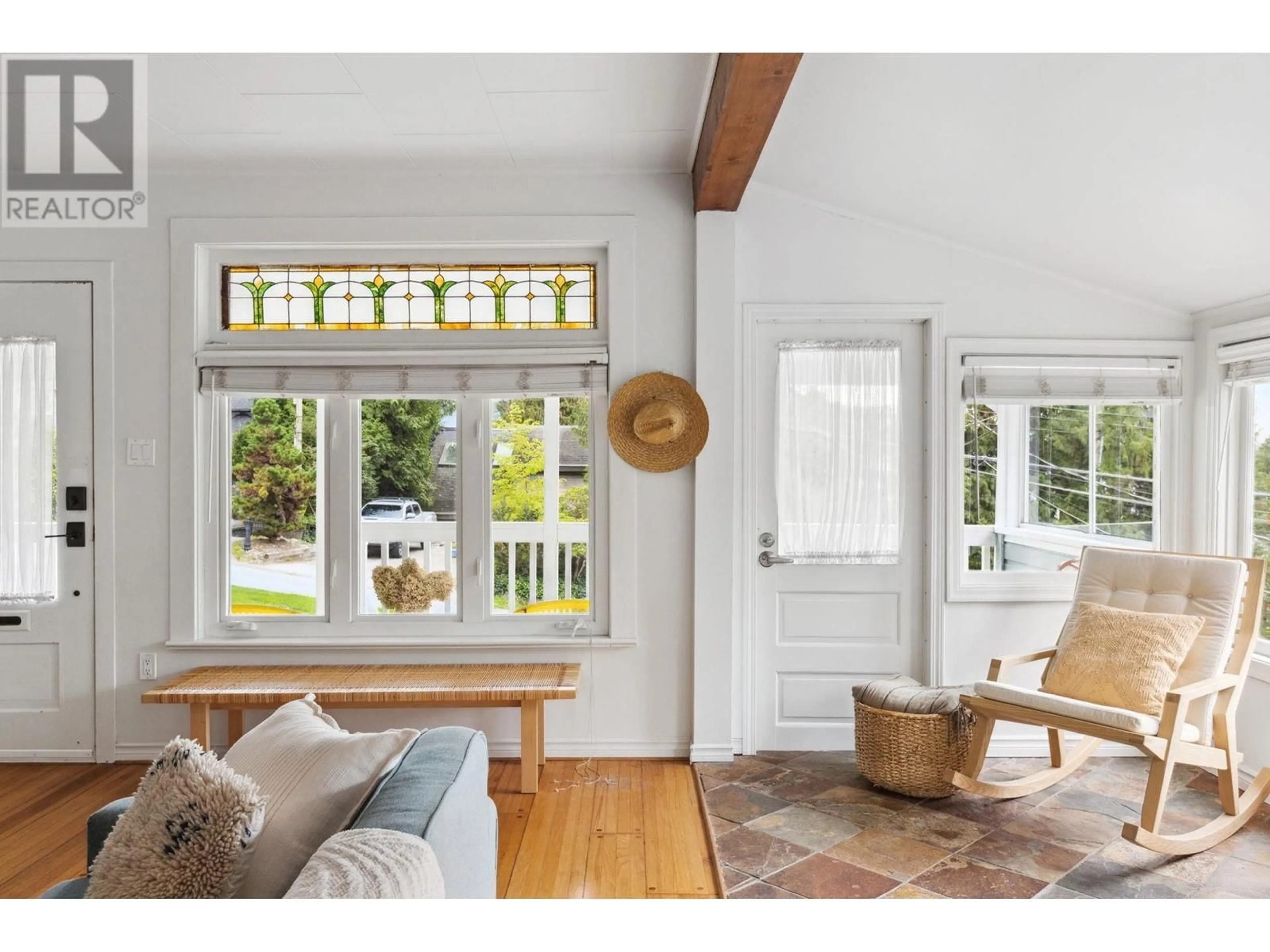 Indoor entryway, wood floors for 4652 STRATHCONA ROAD, North Vancouver British Columbia V7G1G3