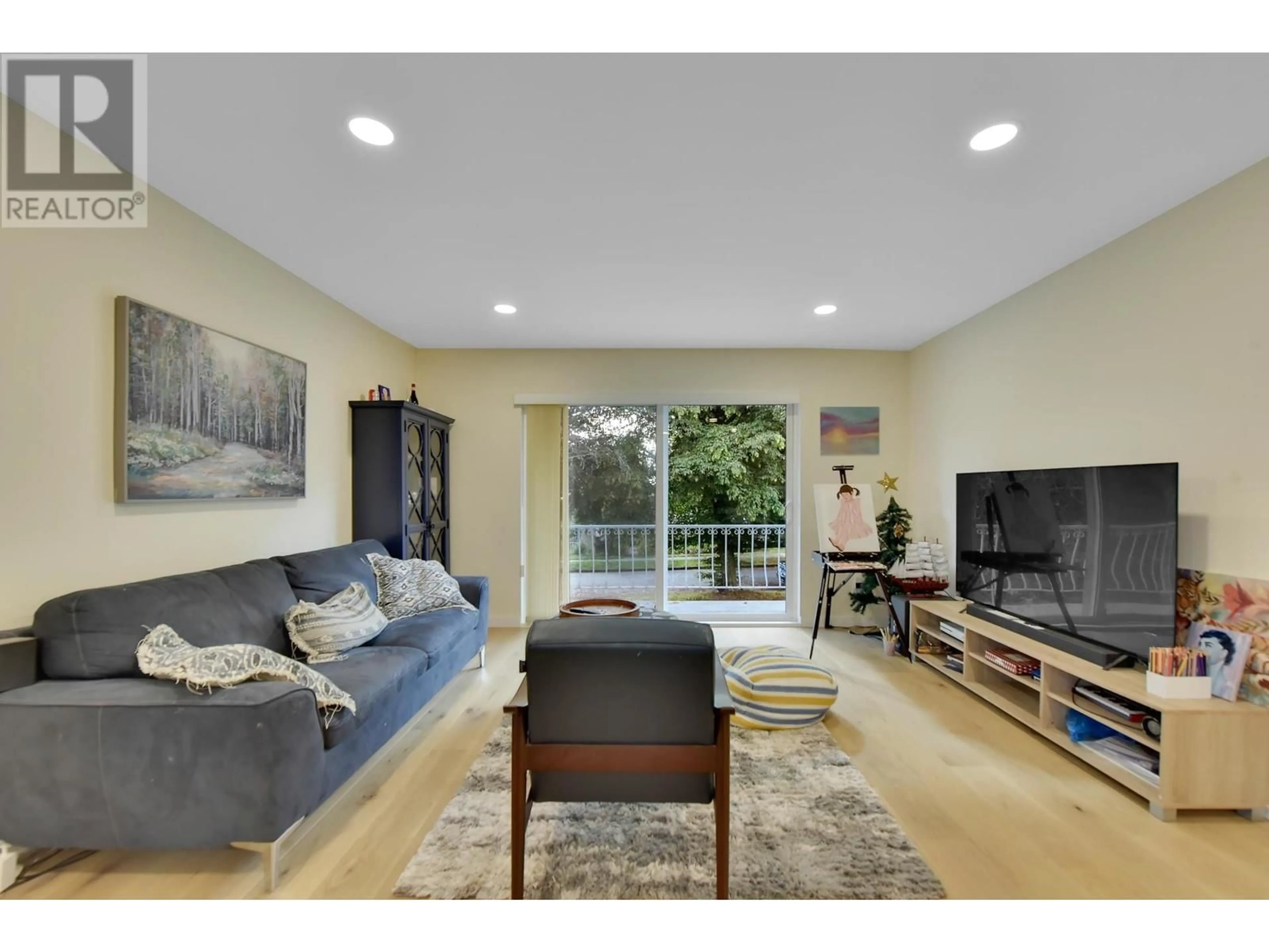 Living room, wood floors for 3549 MONMOUTH AVENUE, Vancouver British Columbia V5R5S1