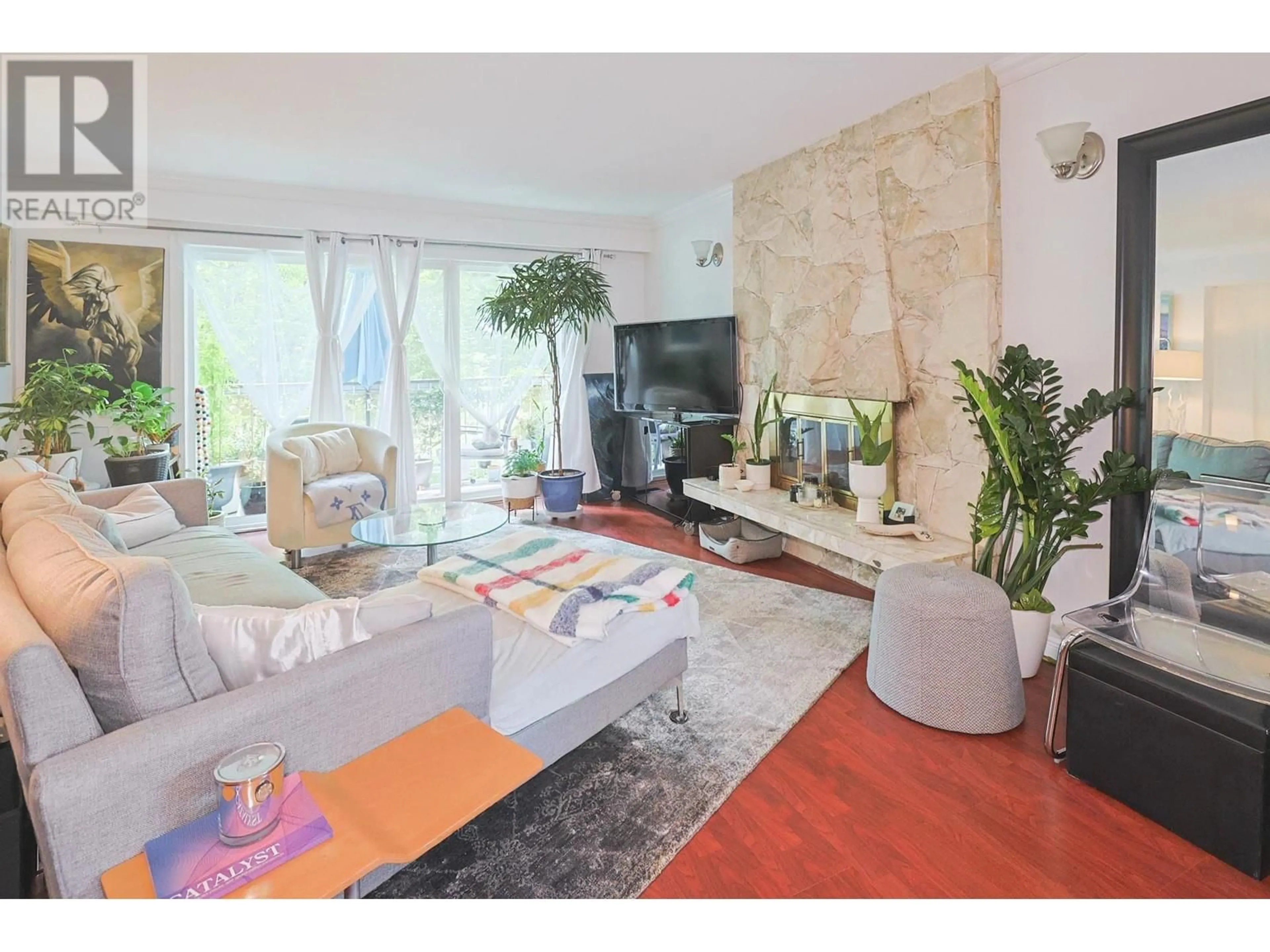 Living room, wood floors for 3322 SLOCAN STREET, Vancouver British Columbia V5M3E5